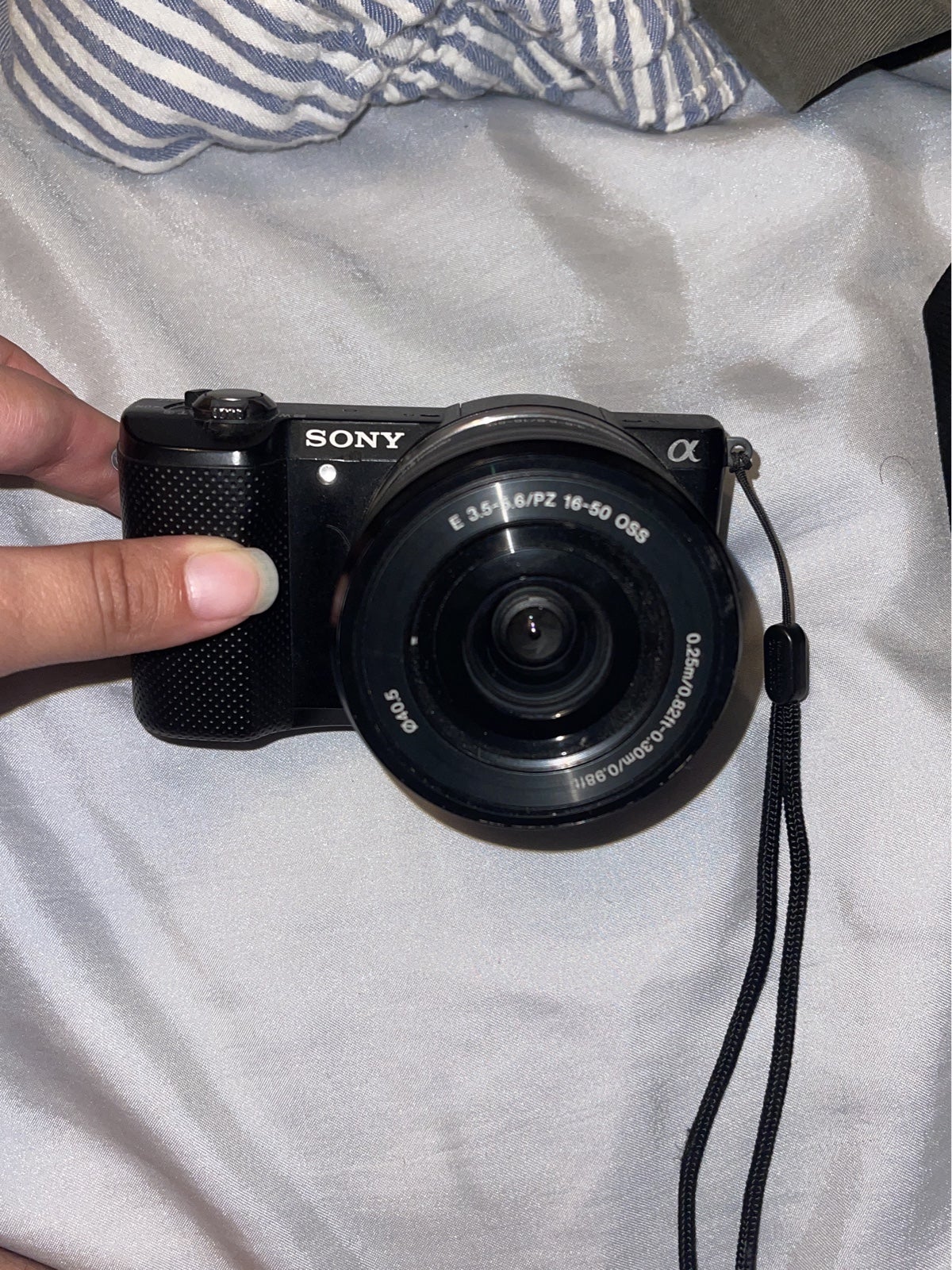 Sony Alpha a5100 Mirrorless Camera with 16-50mm Retractable Lens in Black Sony Alpha a5100 Mirrorless Camera with 16-50mm Retractable Lens in Black