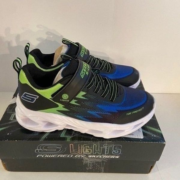New open box Skechers kids 1.5 lights toe protection