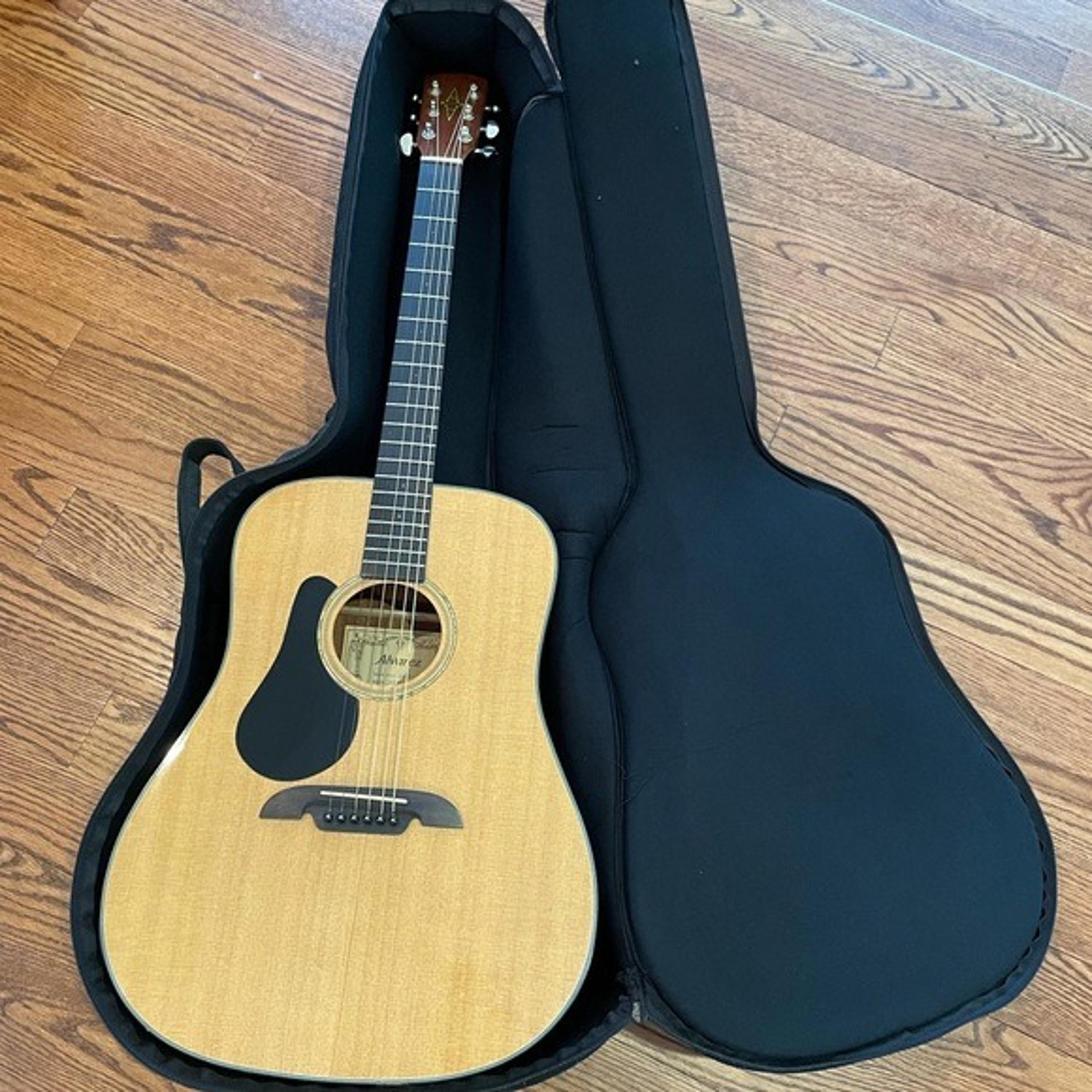 ALVAREZ Acoustic Left Handed Guitar