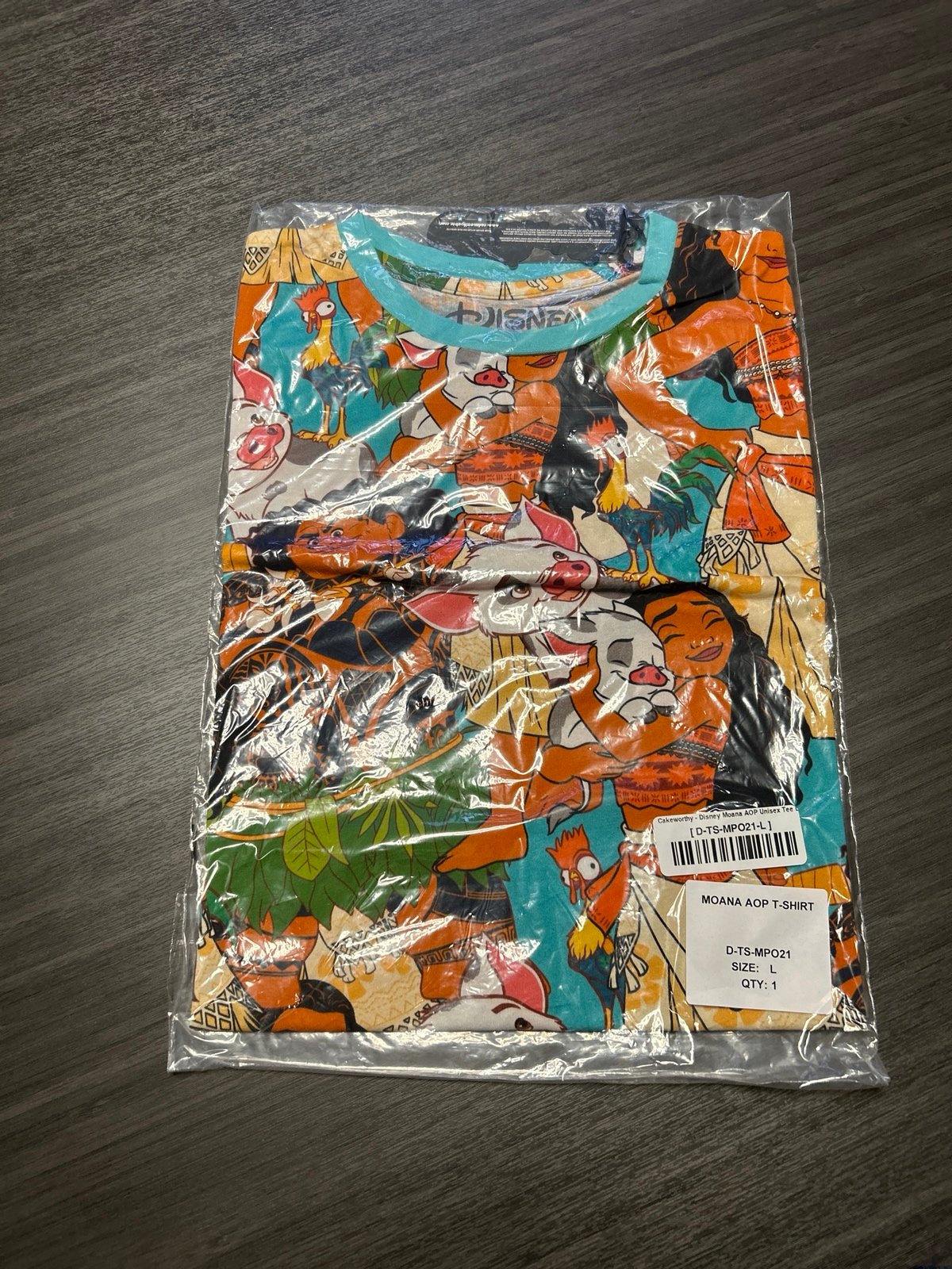 Cakeworthy Moana AOP Unisex Tshirt L. Disney princess