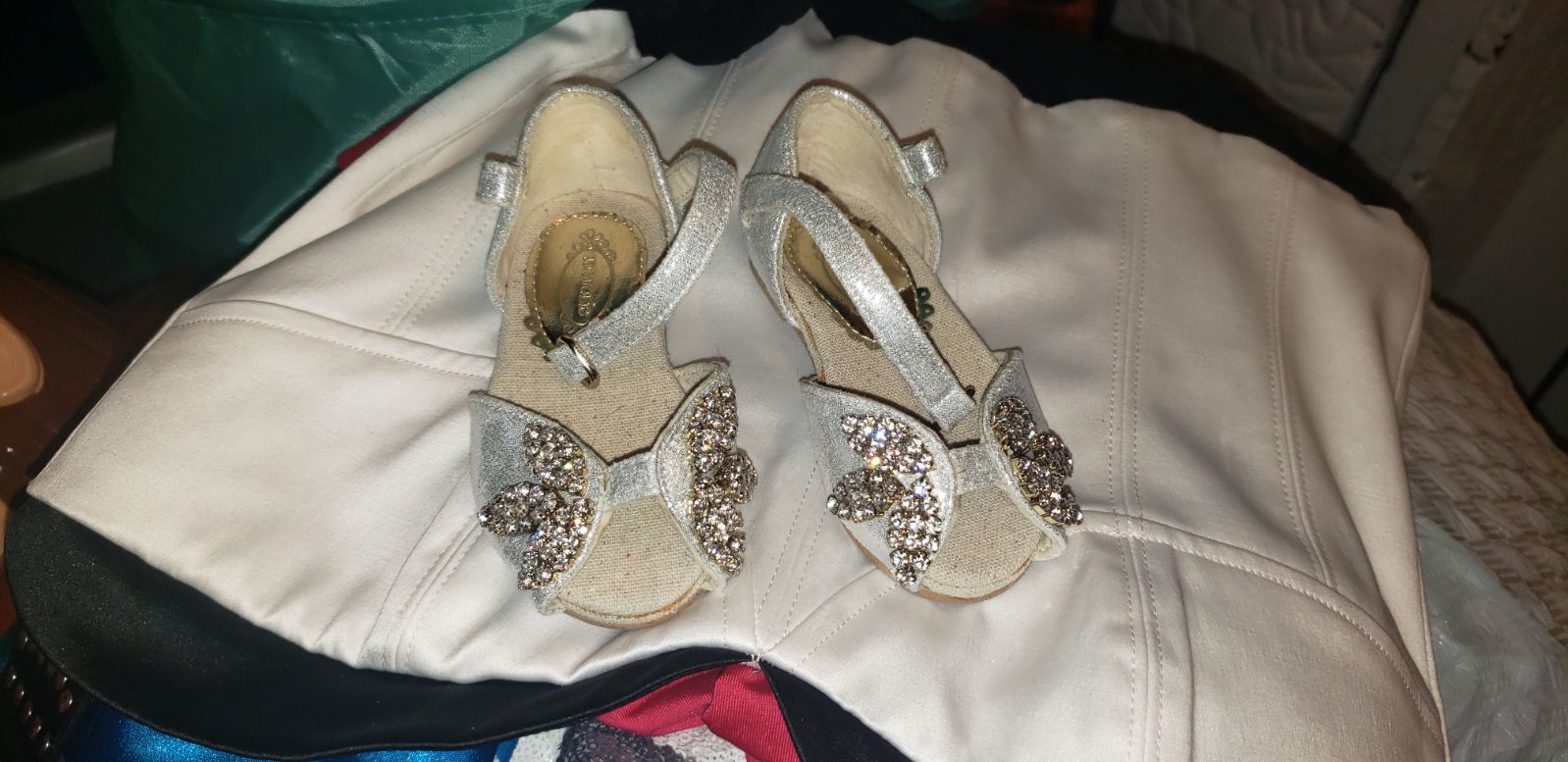 6 pairs of joyfolie shoes size 4