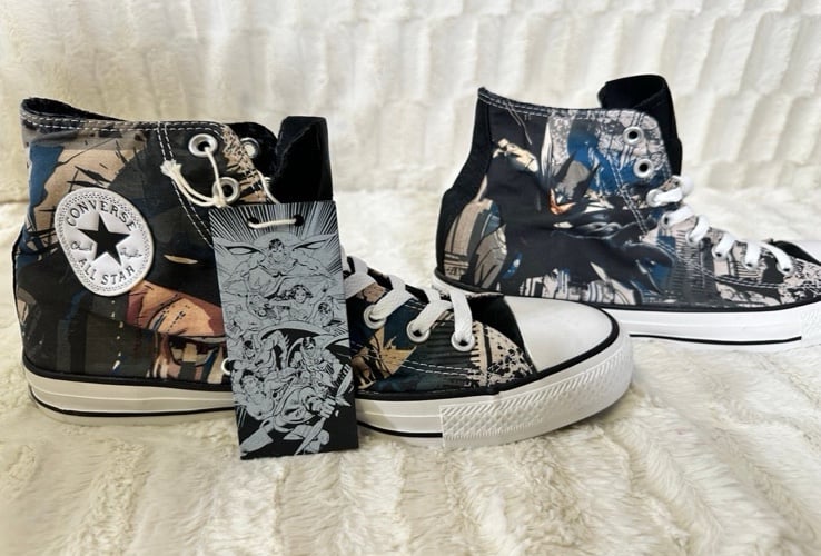 Converse DC Comics Flying Batman Gotham City Hi Top Sneaks Shoe Sz 9 men’s wo 11