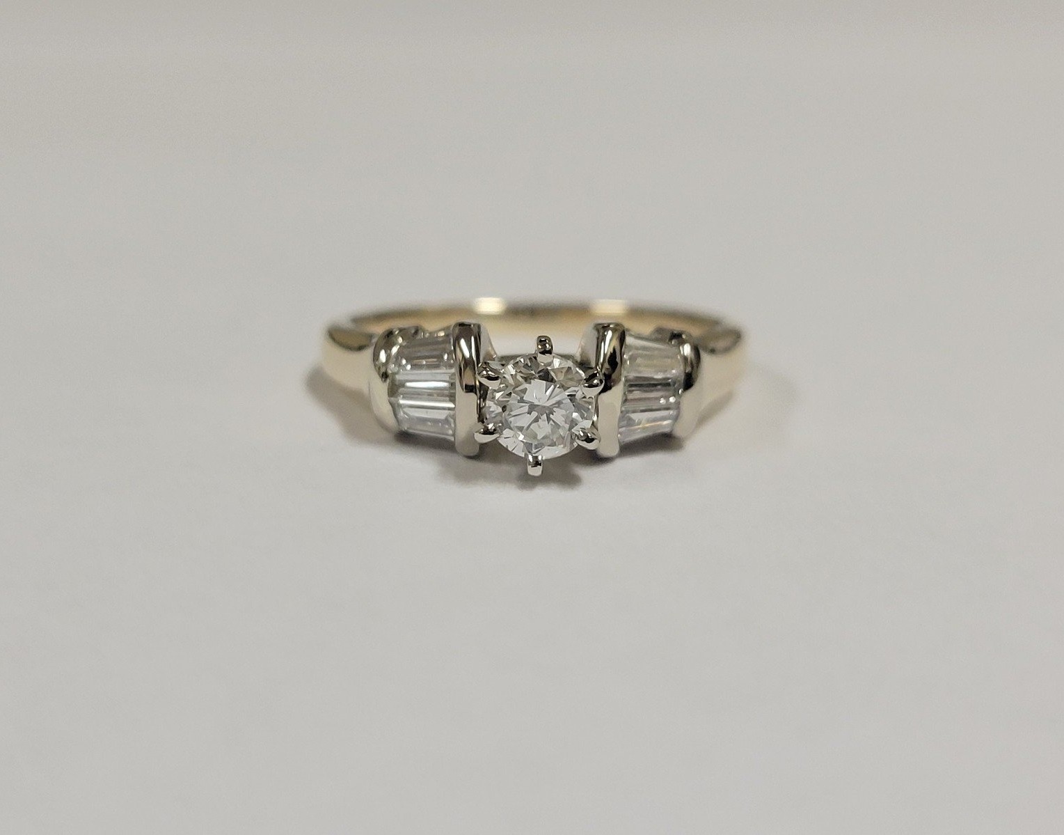 14k Yellow/White Gold Round & Baguette Diamonds Ladies Wedding Ring Size 6