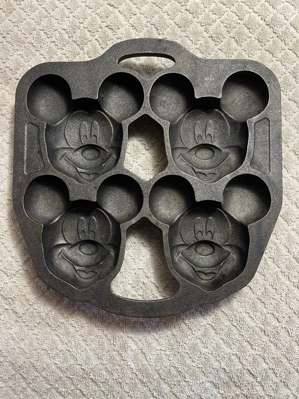 Lodge Mickey Mouse Pan