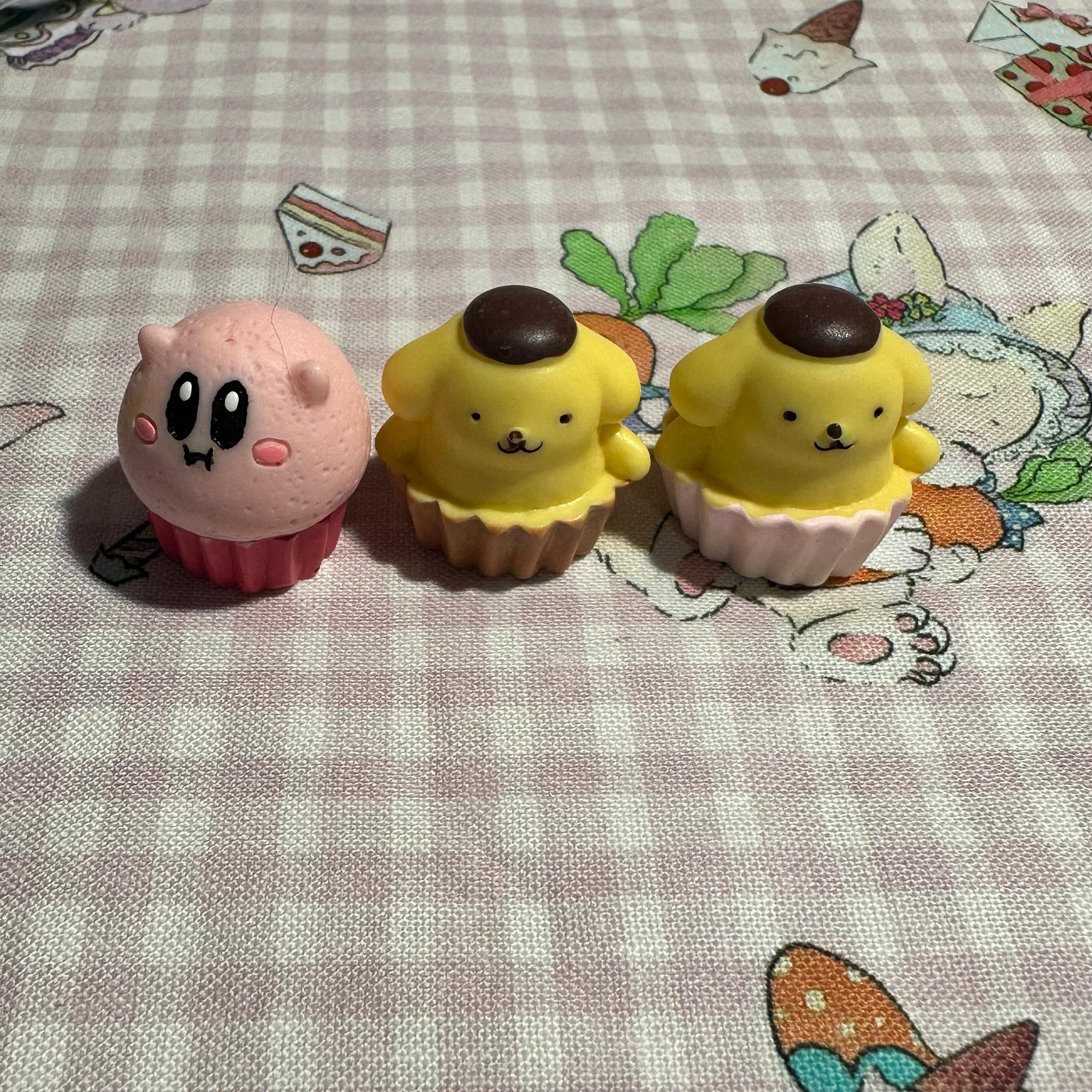 Sanrio pompompurin and kirby cupcake set