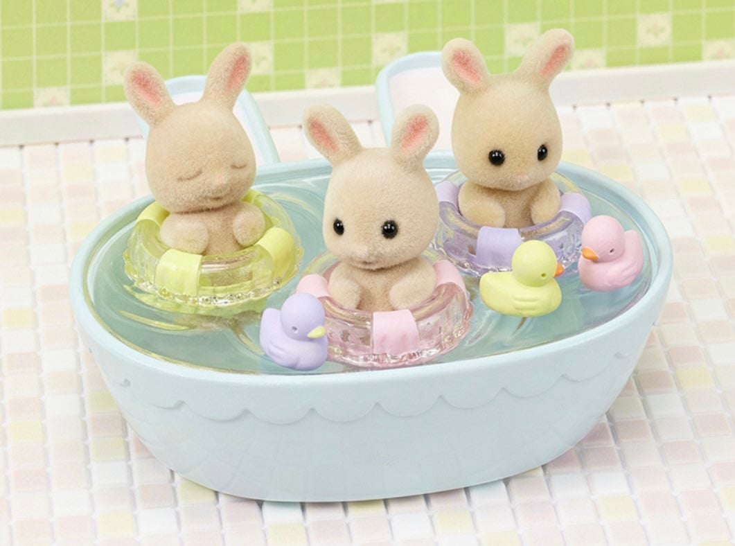 Calico Critters Milk Rabbit Baby Triplets Bath Set