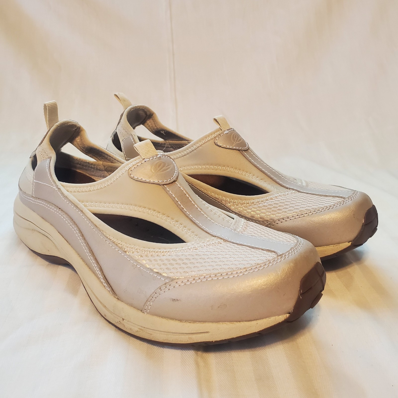 Easy Spirit slip on walking sneaker women's size 10
