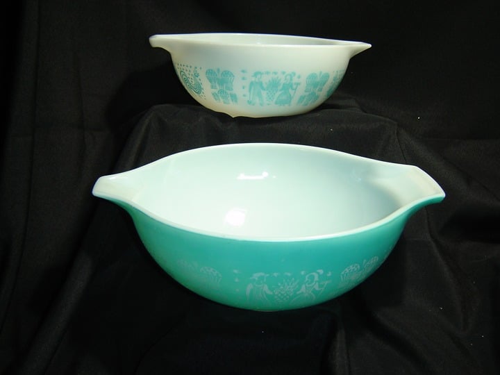 Pyrex Amish Butterprint Cinderella Nesting Bowl Set of 2