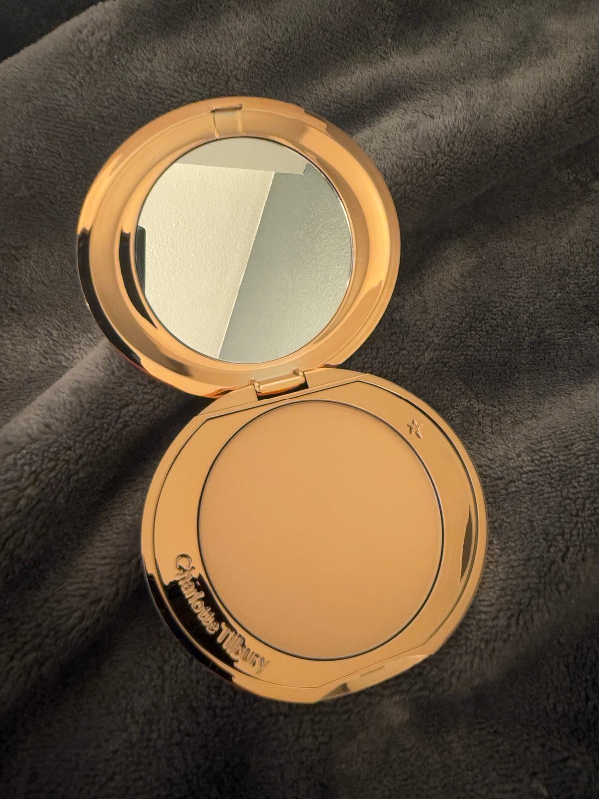 CHARLOTTE TILBURY Airbrush Flawless Finish Setting Powder - Shade 2