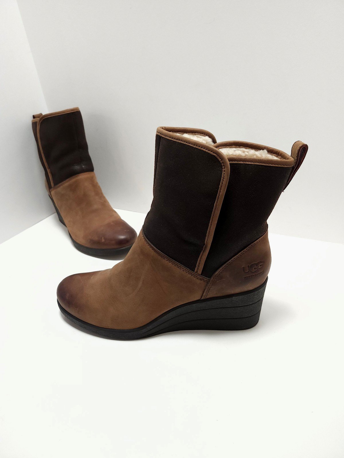 UGG Women Renatta Wedge Boots Size 11 brown