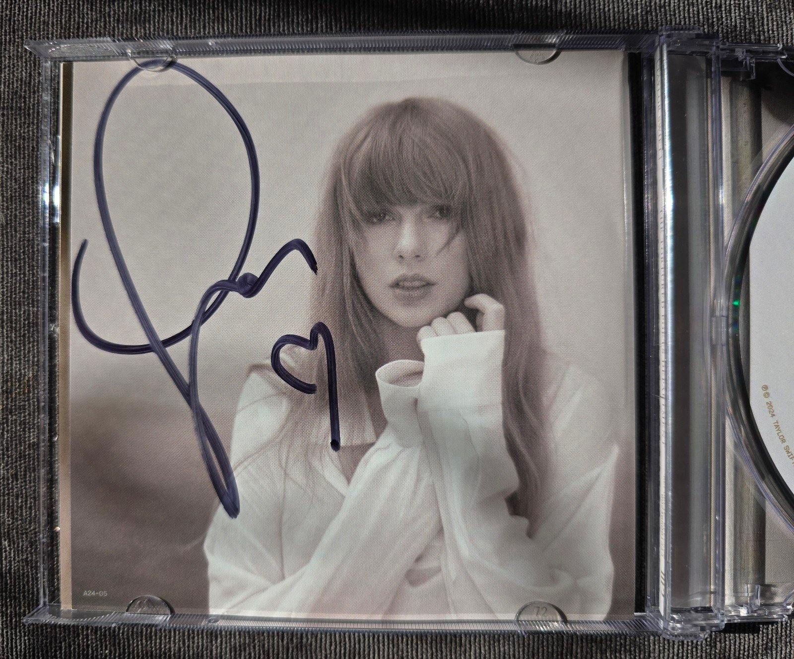 Taylor Swift *Signed w/ Heart ❤️* The Tortured Poets Department CD