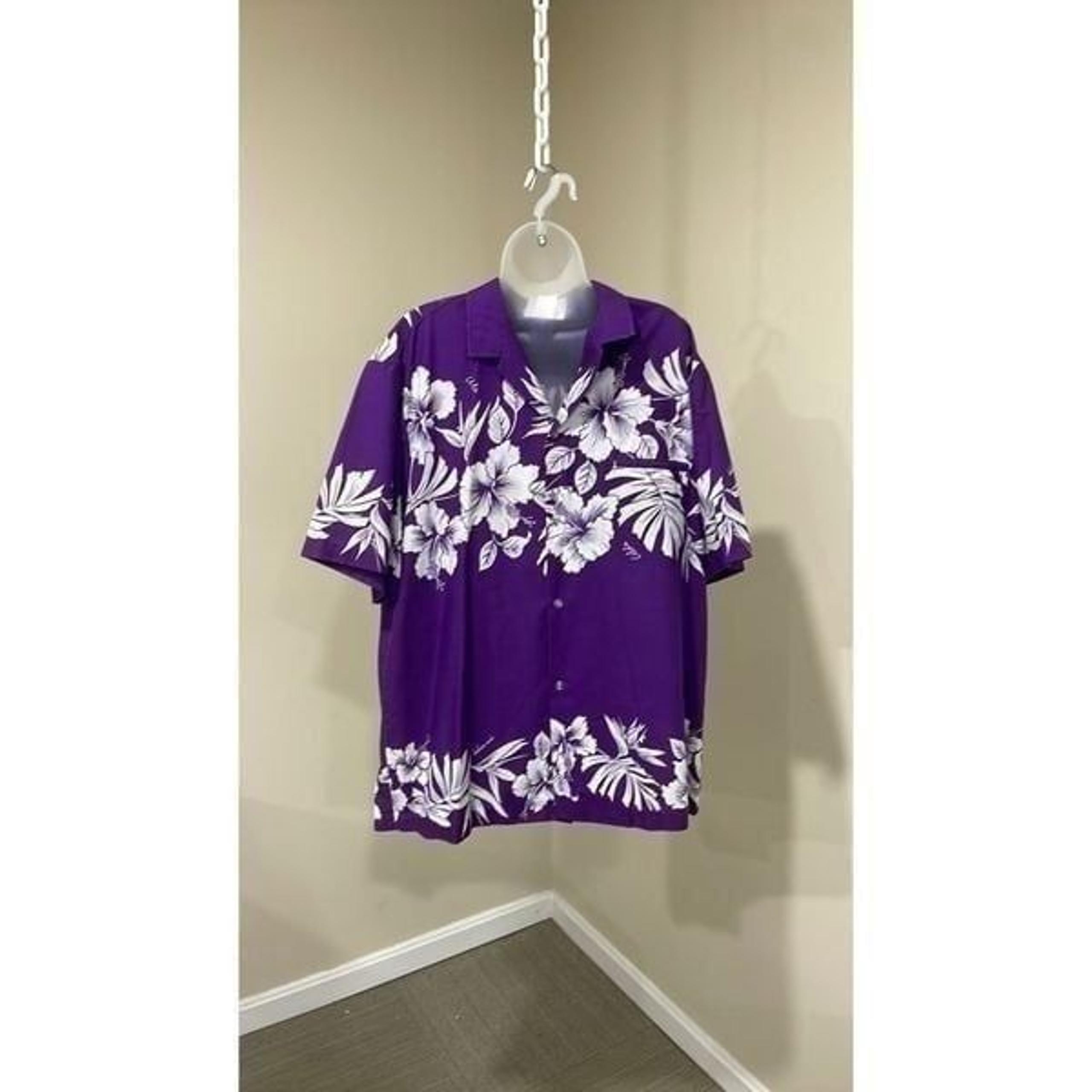 NWOT Royal Creations Purple White Hawaiian Shirt.  Size XL extra large