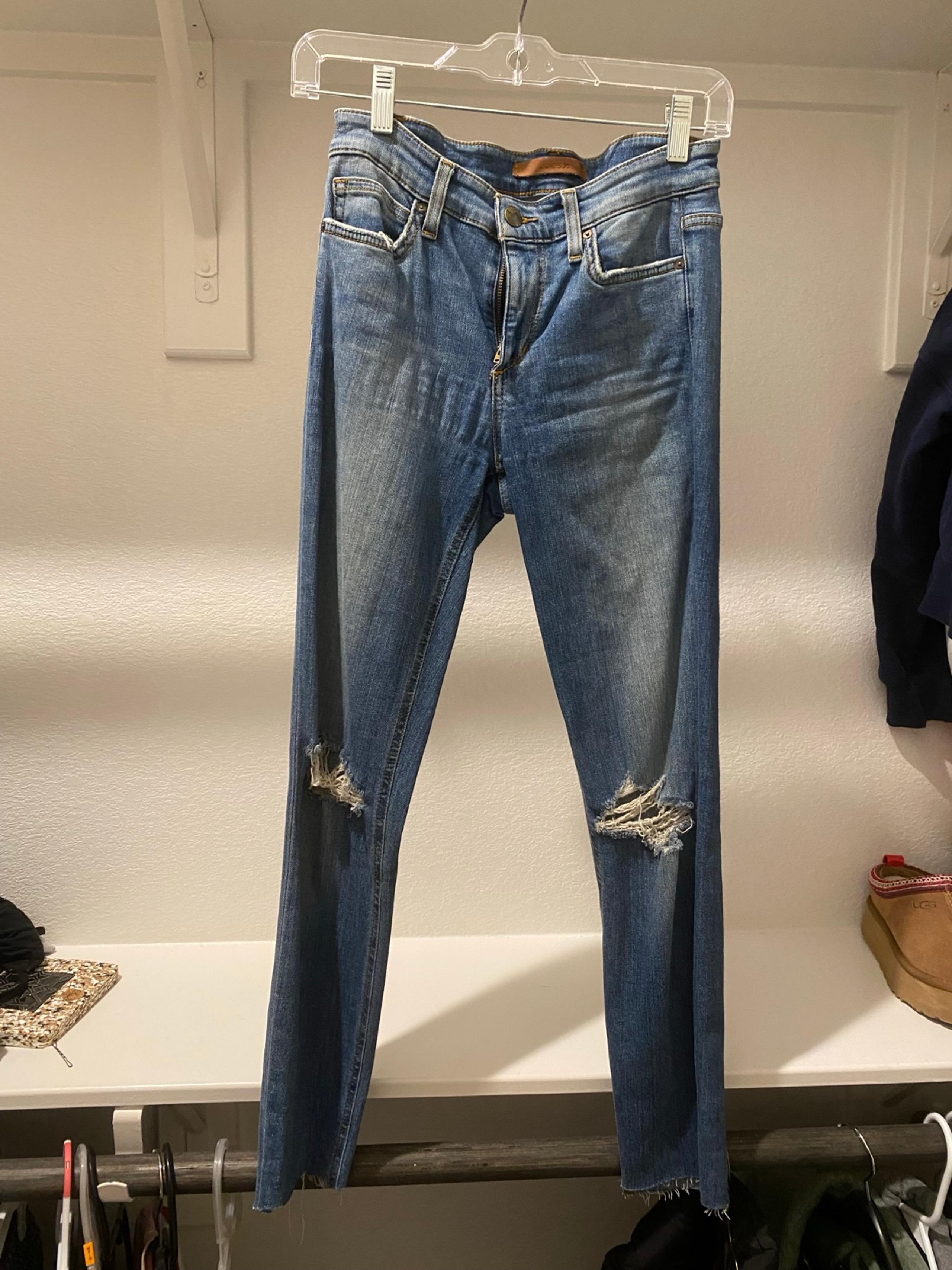 Joe’s Jeans The Icon mid waist in color Bernnie size 26