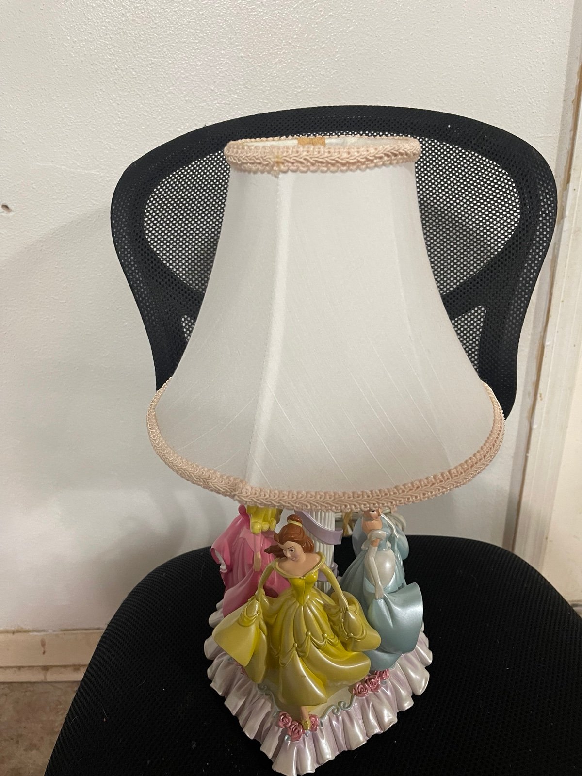 Disney’s Princesses Lamp With Heart Shape Vase!!