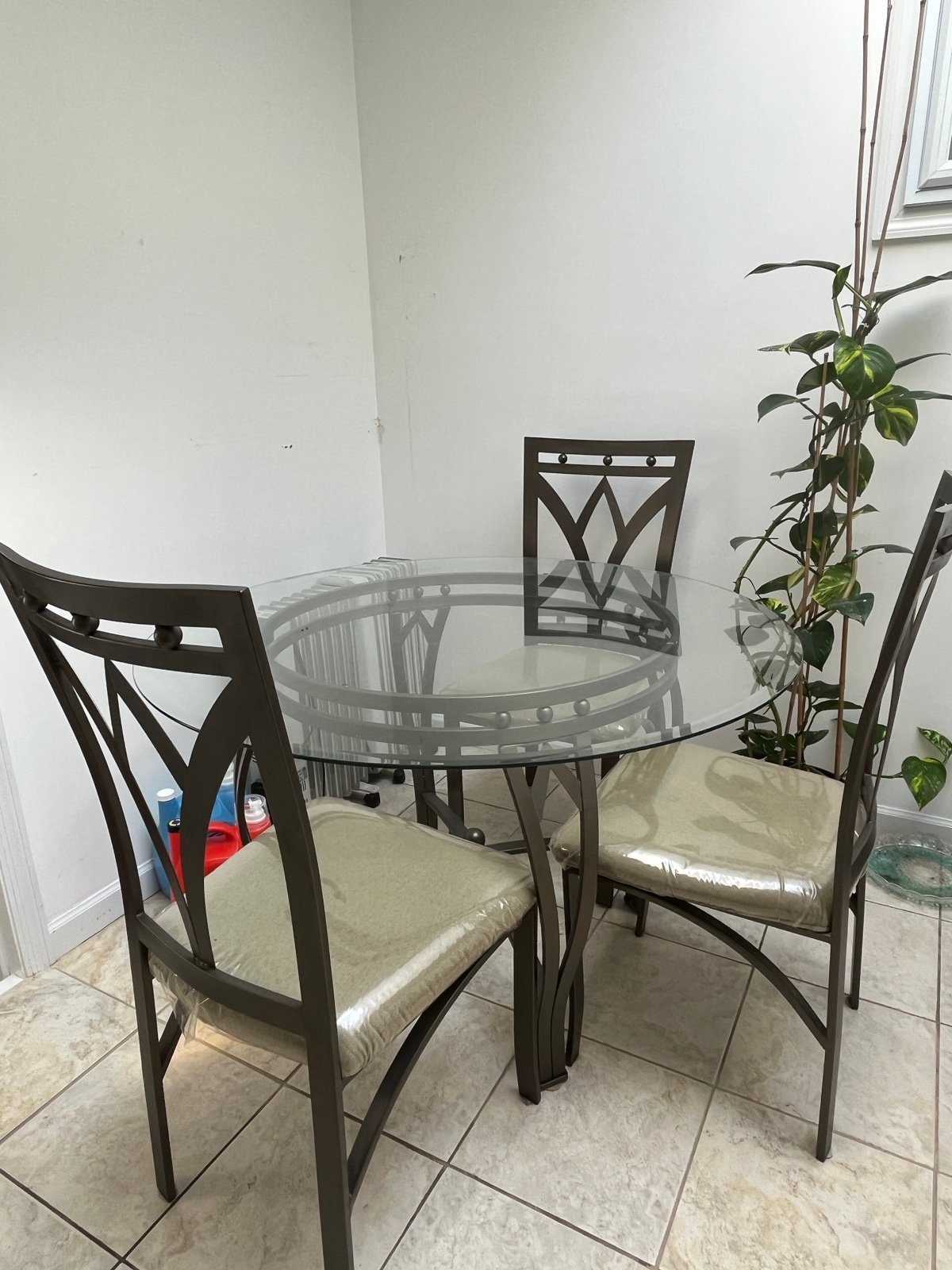 Circle glass dining set with 3 chairs