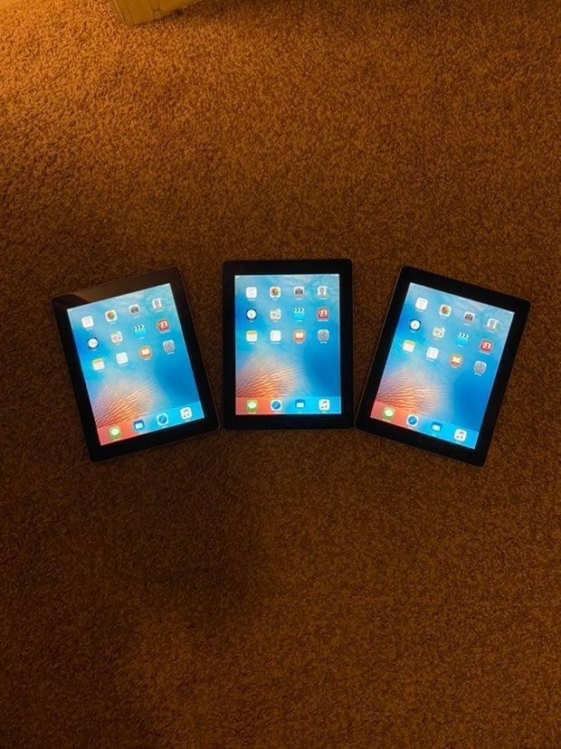 3x Apple iPad 2 WiFi Tablet - Lot of 3 - SALE PRICING - Ships in 24hrs