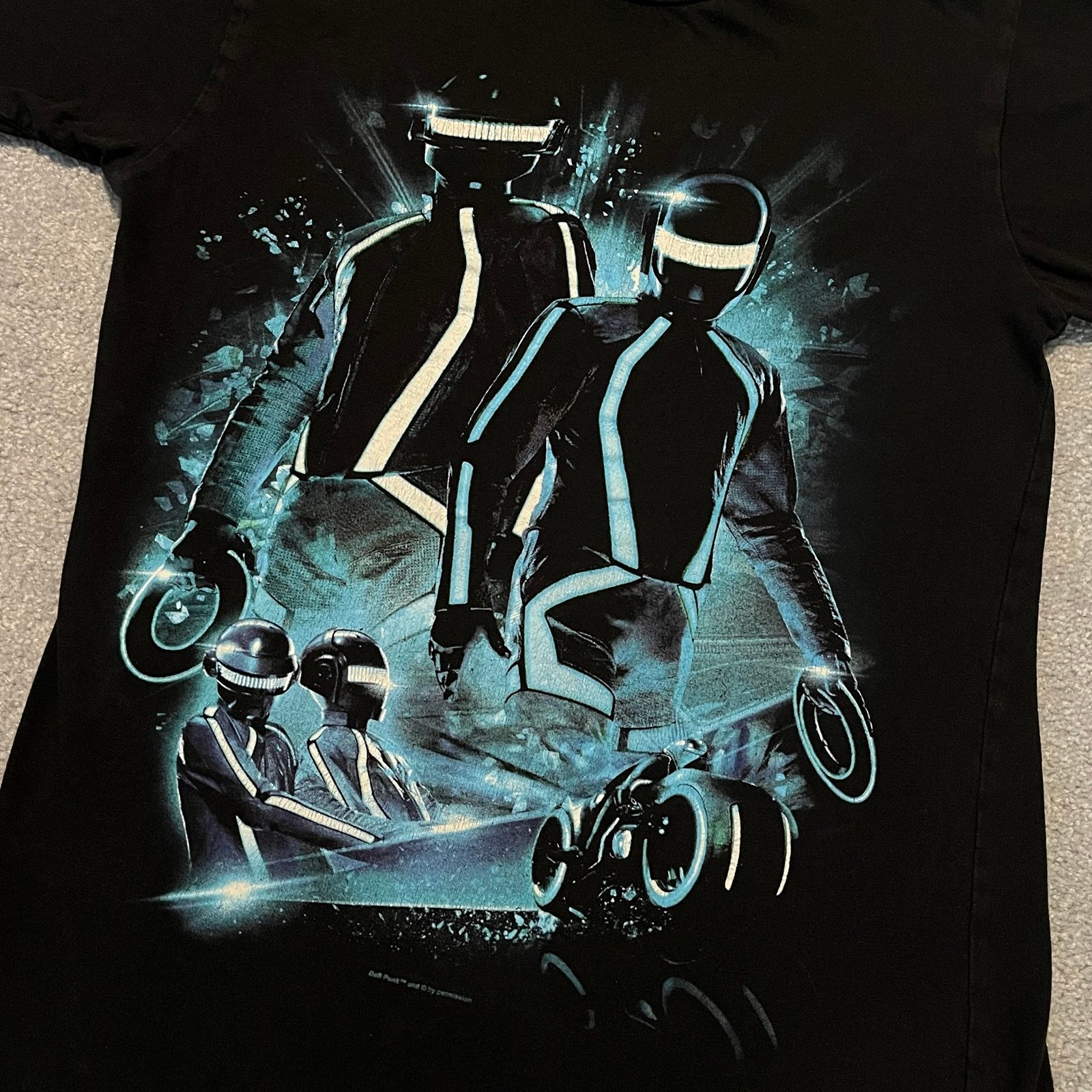 Vintage 2010s Disney Tron Legacy Daft Punk Movie Promo Graphic Logo Tee Shirt - detail