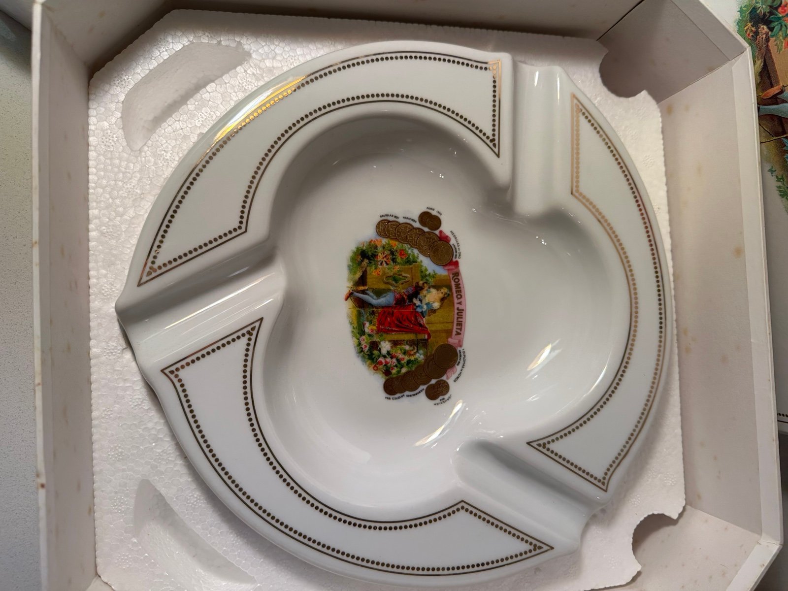 Cigar ashtray