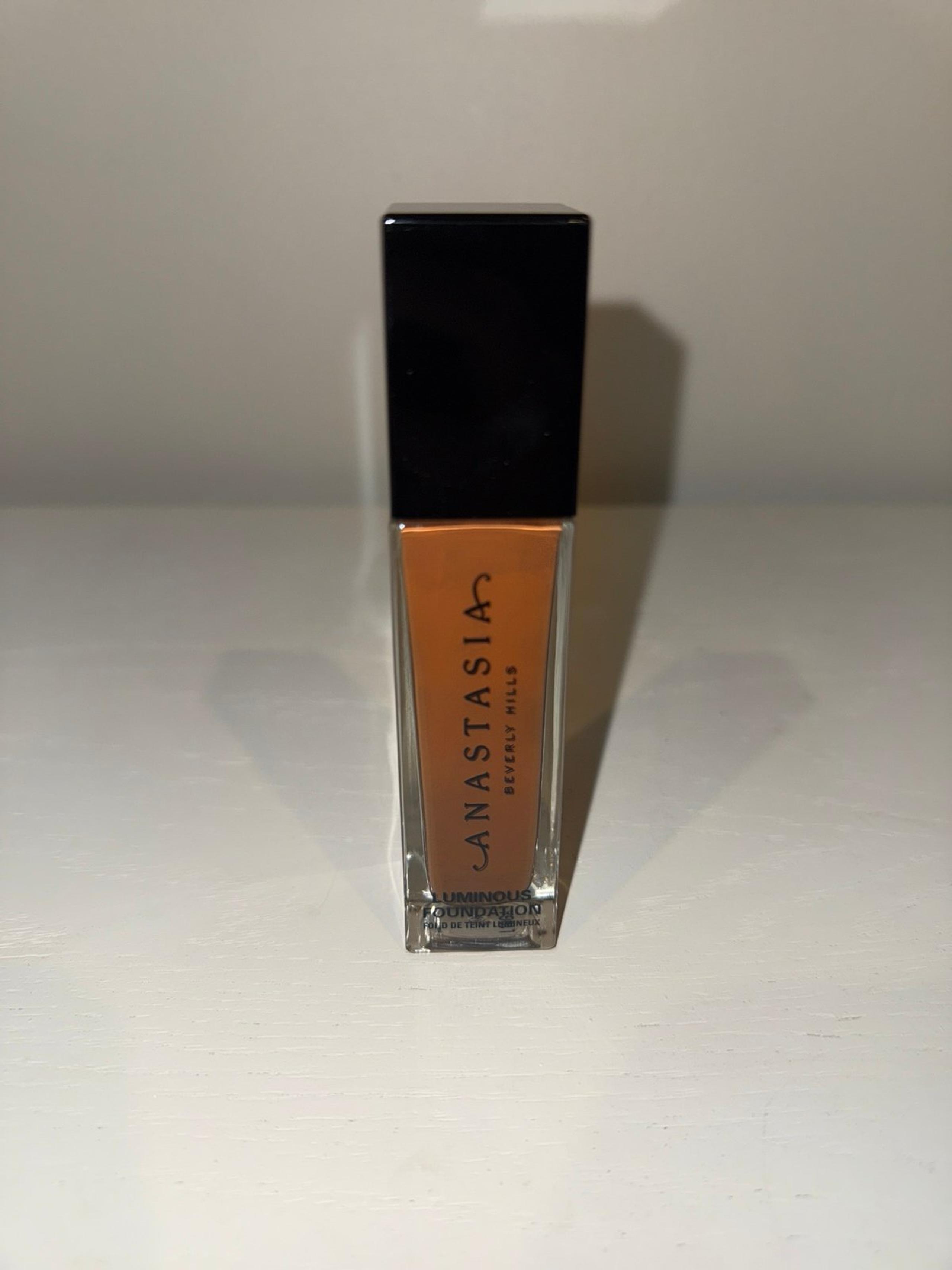 Anastasia Beverly Hills Luminous Foundation 520W
