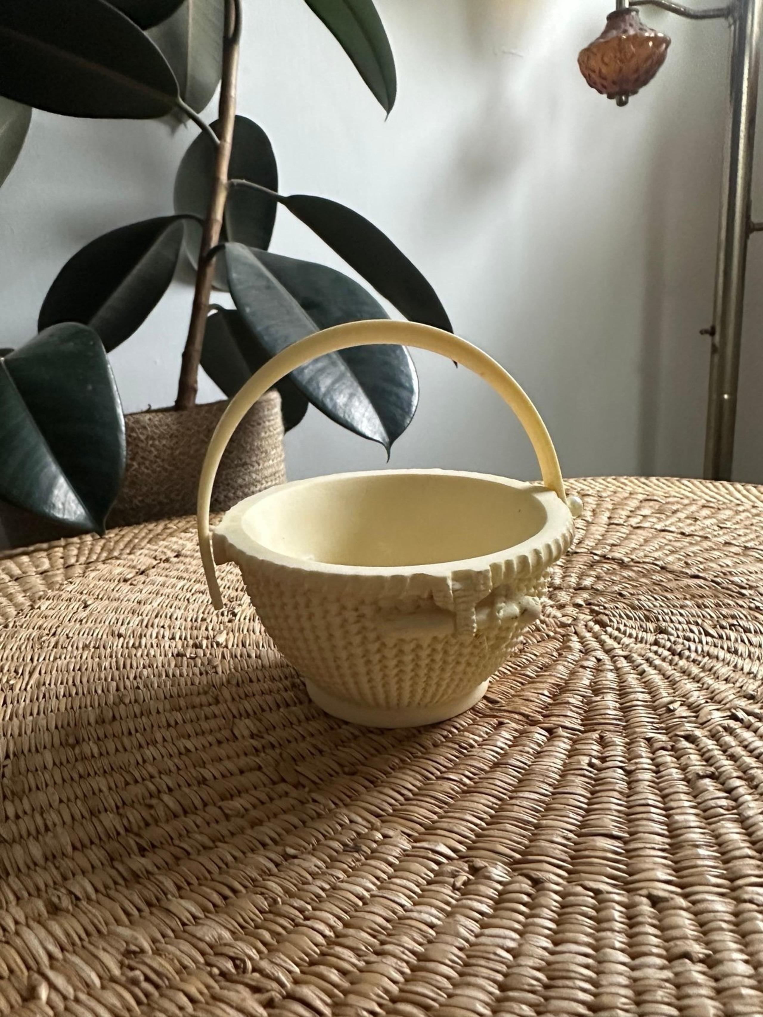4” Decorative off white basket