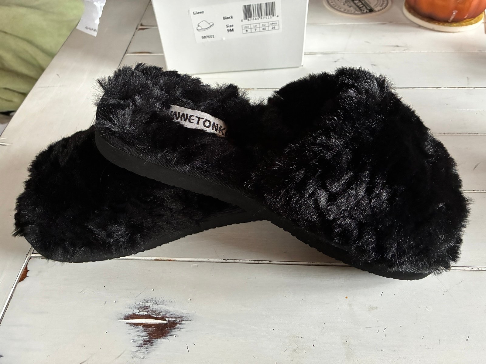 NWT Minnetonka Eileen Slippers W’s Size 9