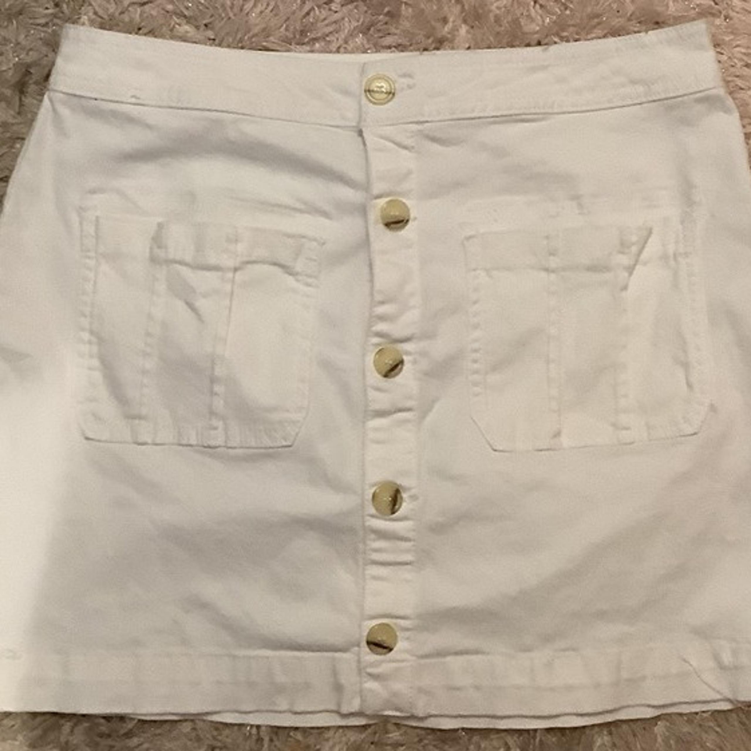 White Mini Skirt Size: XL **EXCELLENT USED CONDITION** - Copper Key