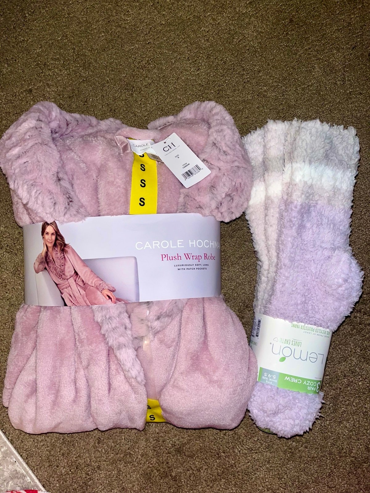 Brand New Pink Robe Size Small & Fuzzy Warm Socks Size 5-9.5