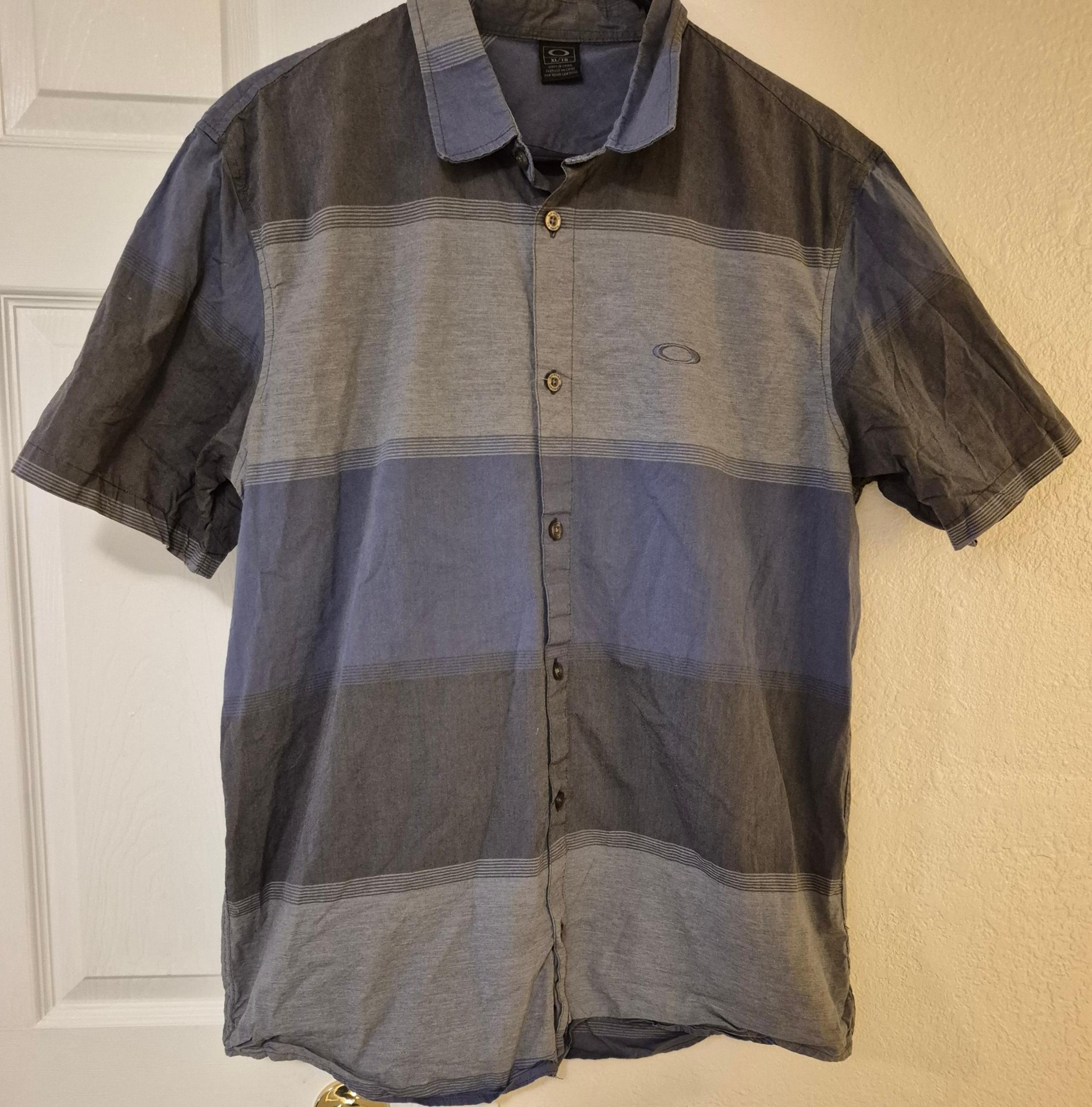 Oakley Mens Shirt XL Gray Blue Color Block Embroidered Logo Short Sleeve Button