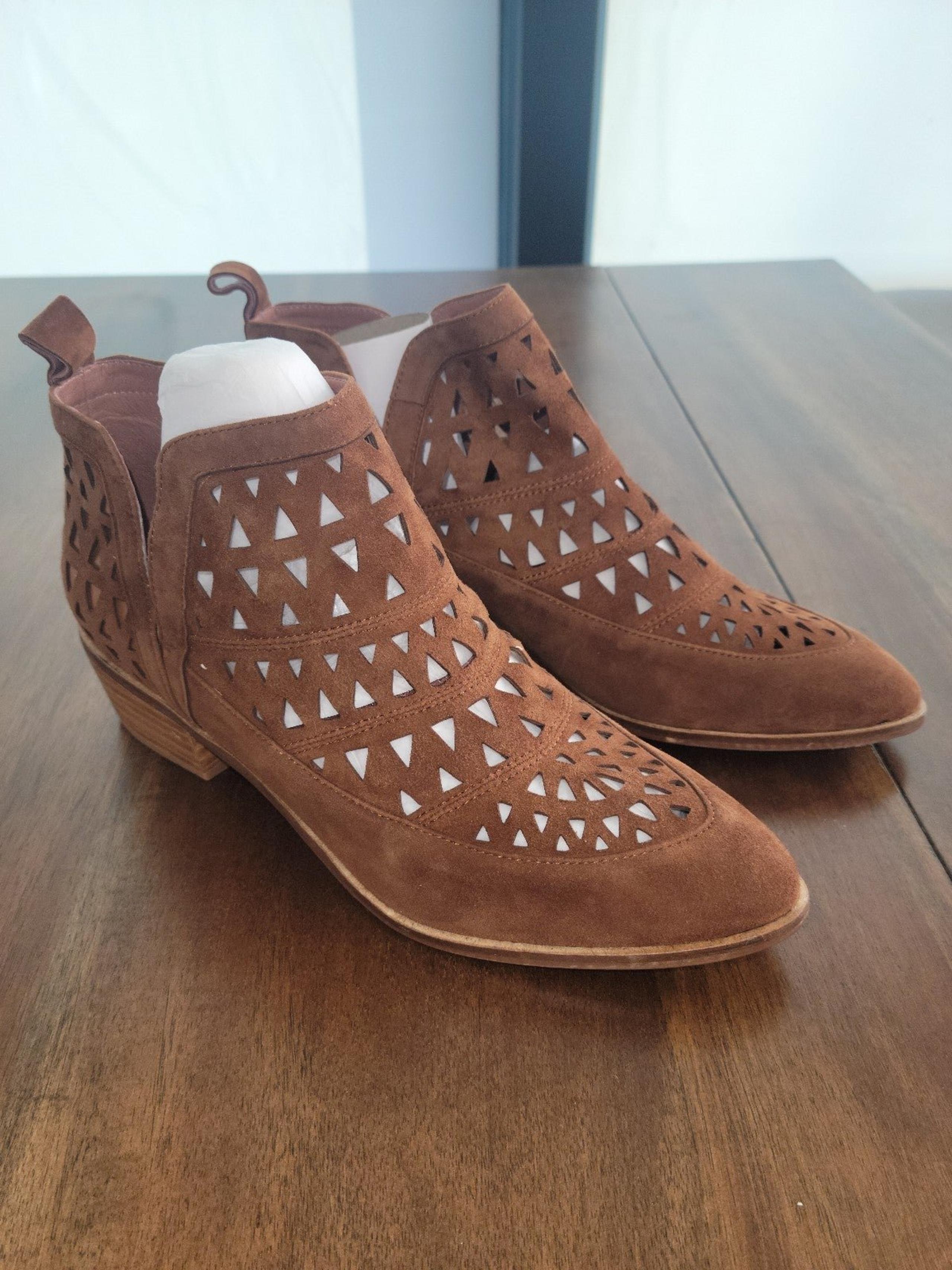 Anthropologie Cecelia “Catherine” suede booties