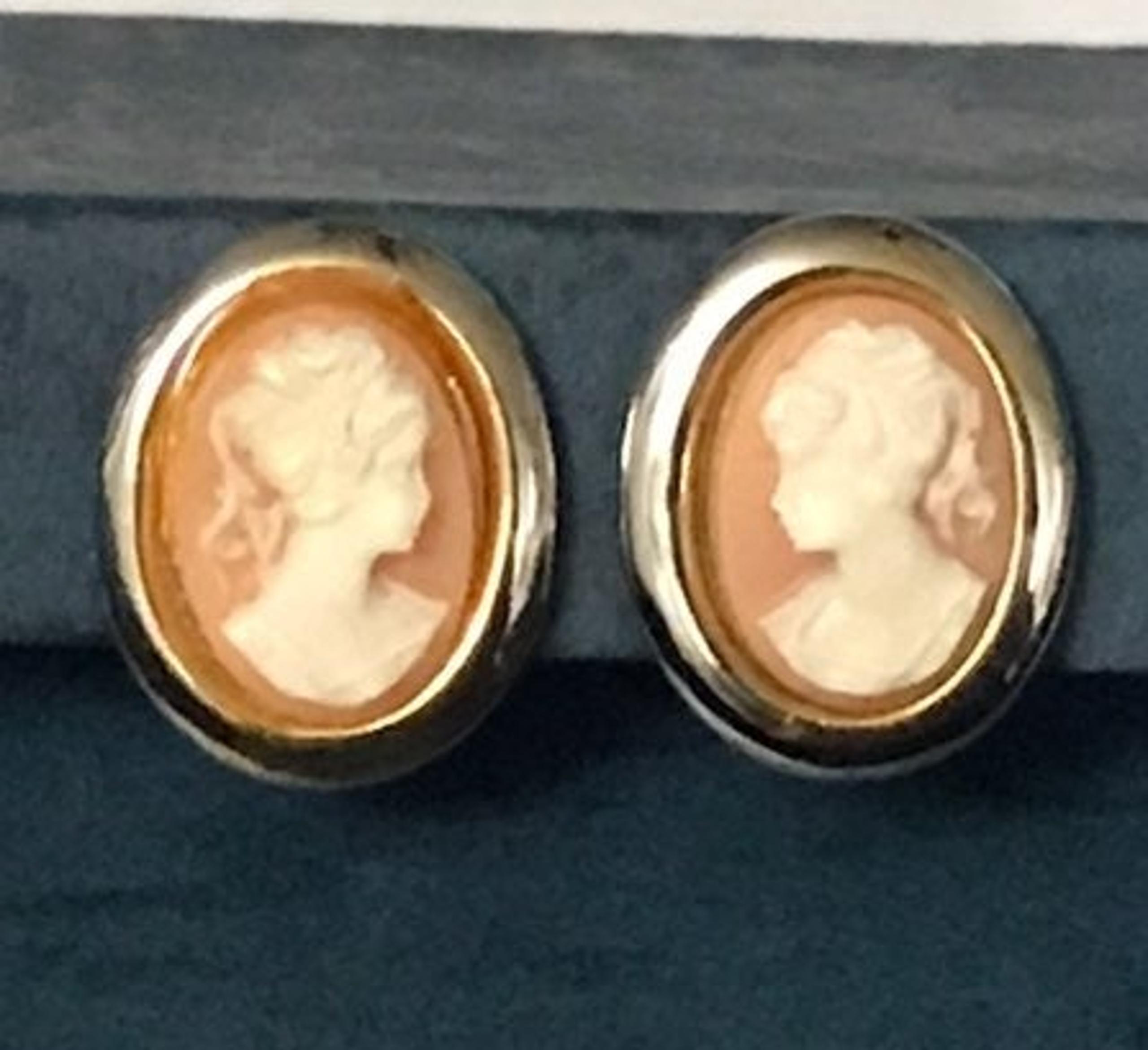 Gold Tone Victorian Cameo Clip On Earrings