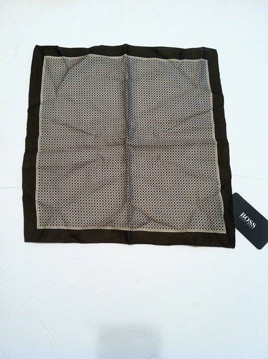 HUGO BOSS POCKET SQUARE 12 X 13