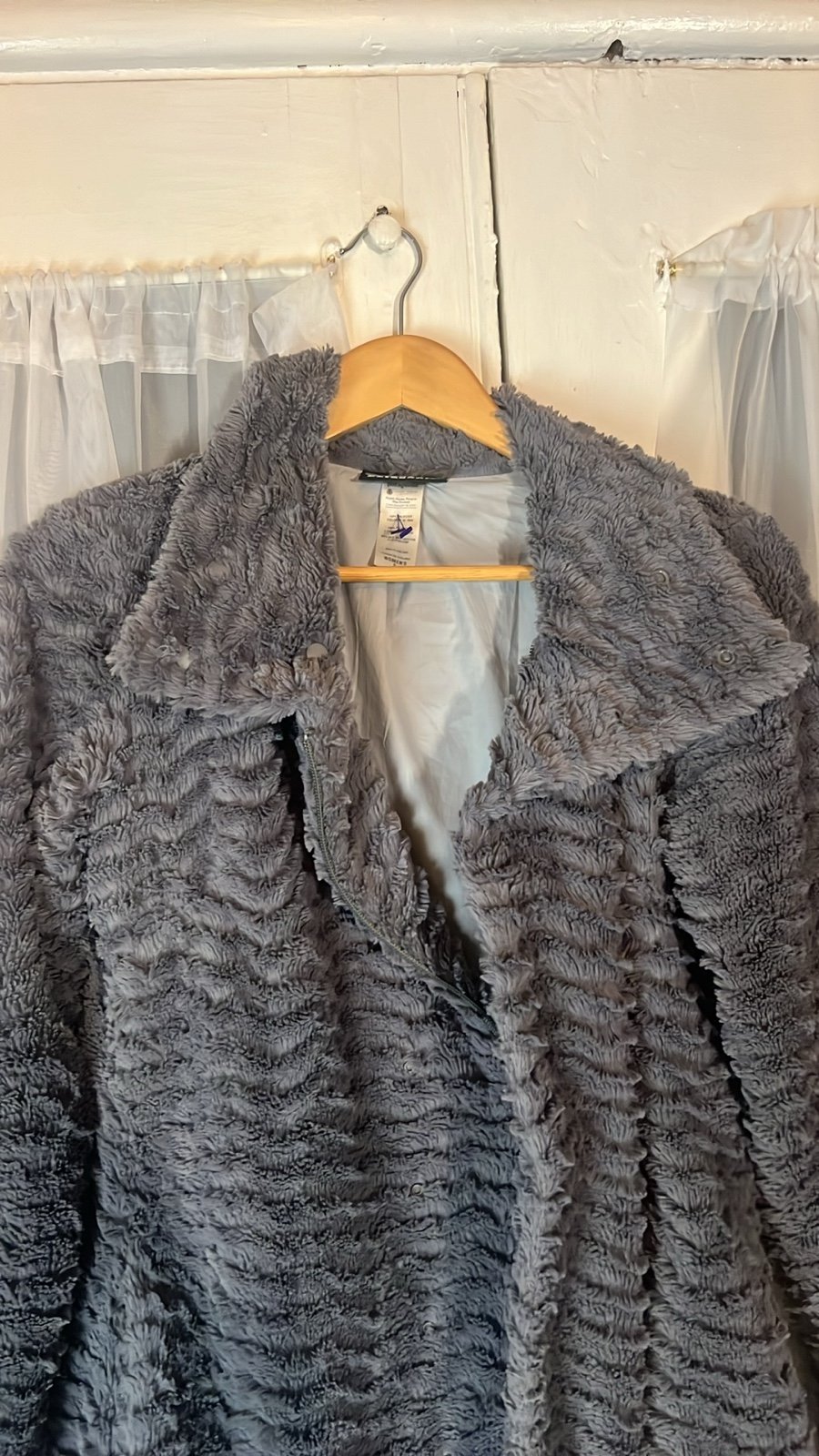 Patagonia Women’s Pelage Jacket Size Small Grey asymmetrical front closure