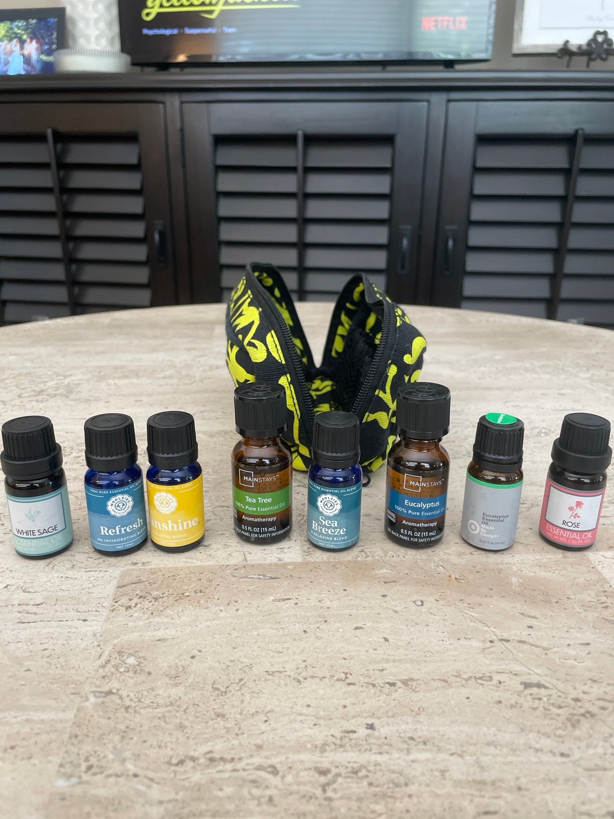 Set of 8 various essential oil scents and organizer
