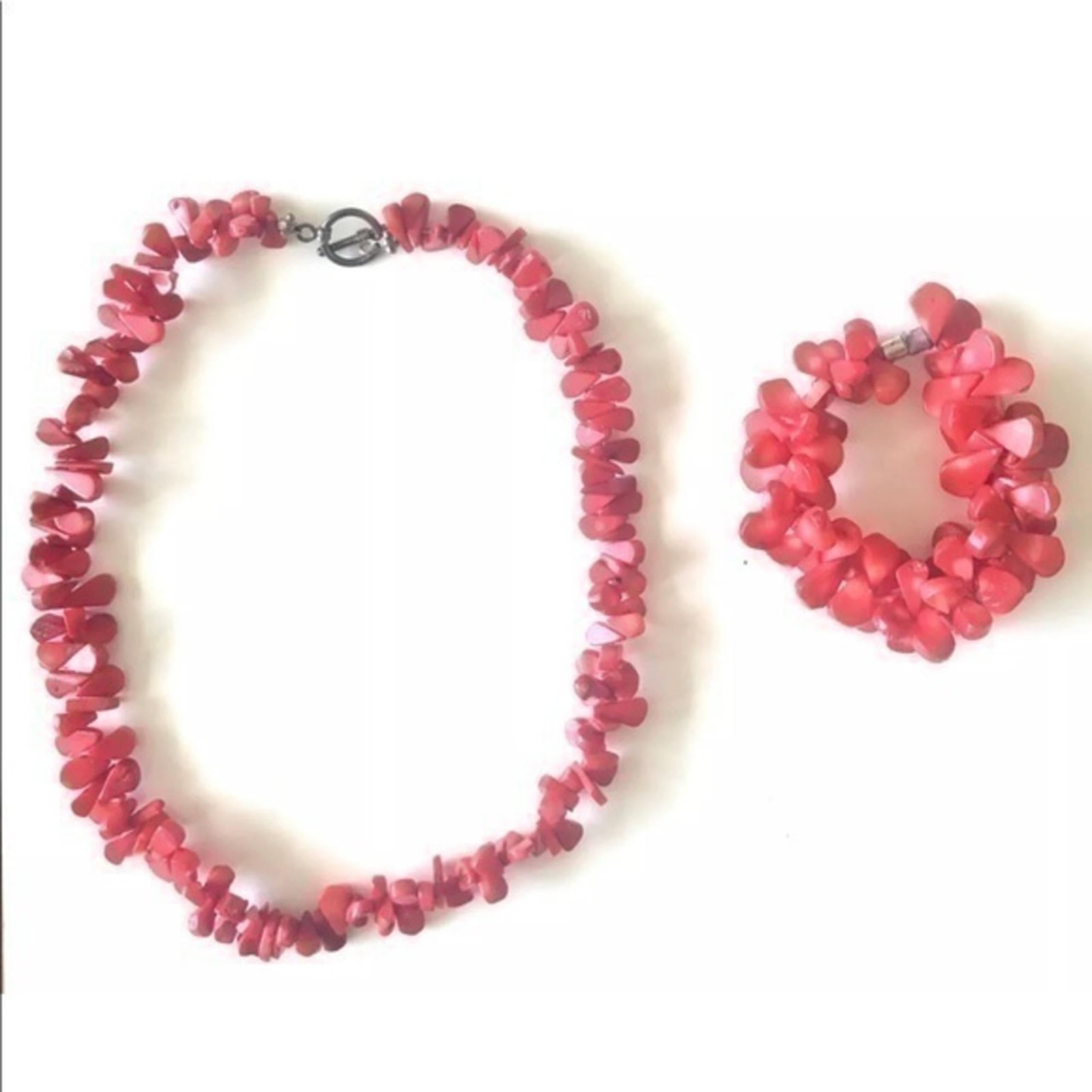 CHARLOTTE RUSSE matching necklace & bracelet