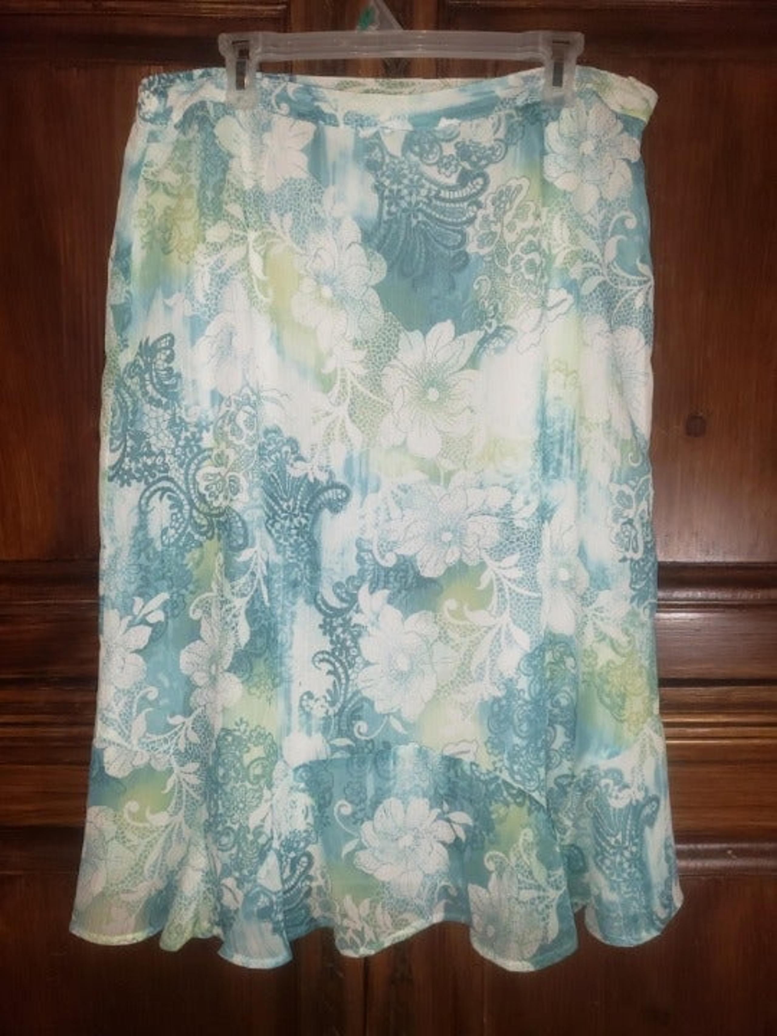 Women's size 16 skirt by Alfred Dunner