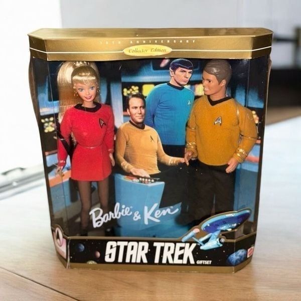 Mattel Star trek Barbie and Ken Giftset 1996 NIB