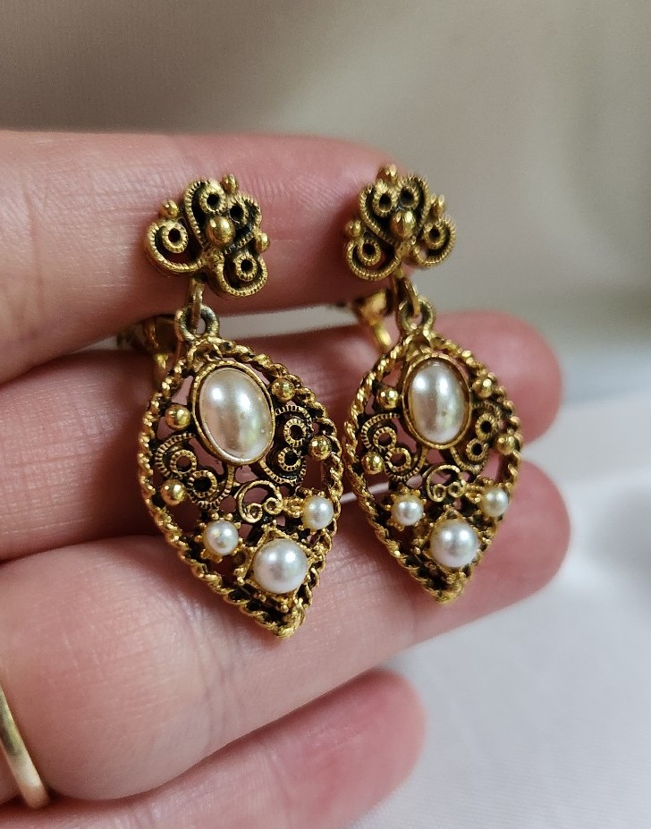 Vintage Victorian Revival Florenza Pearl Dangle Clip Earrings