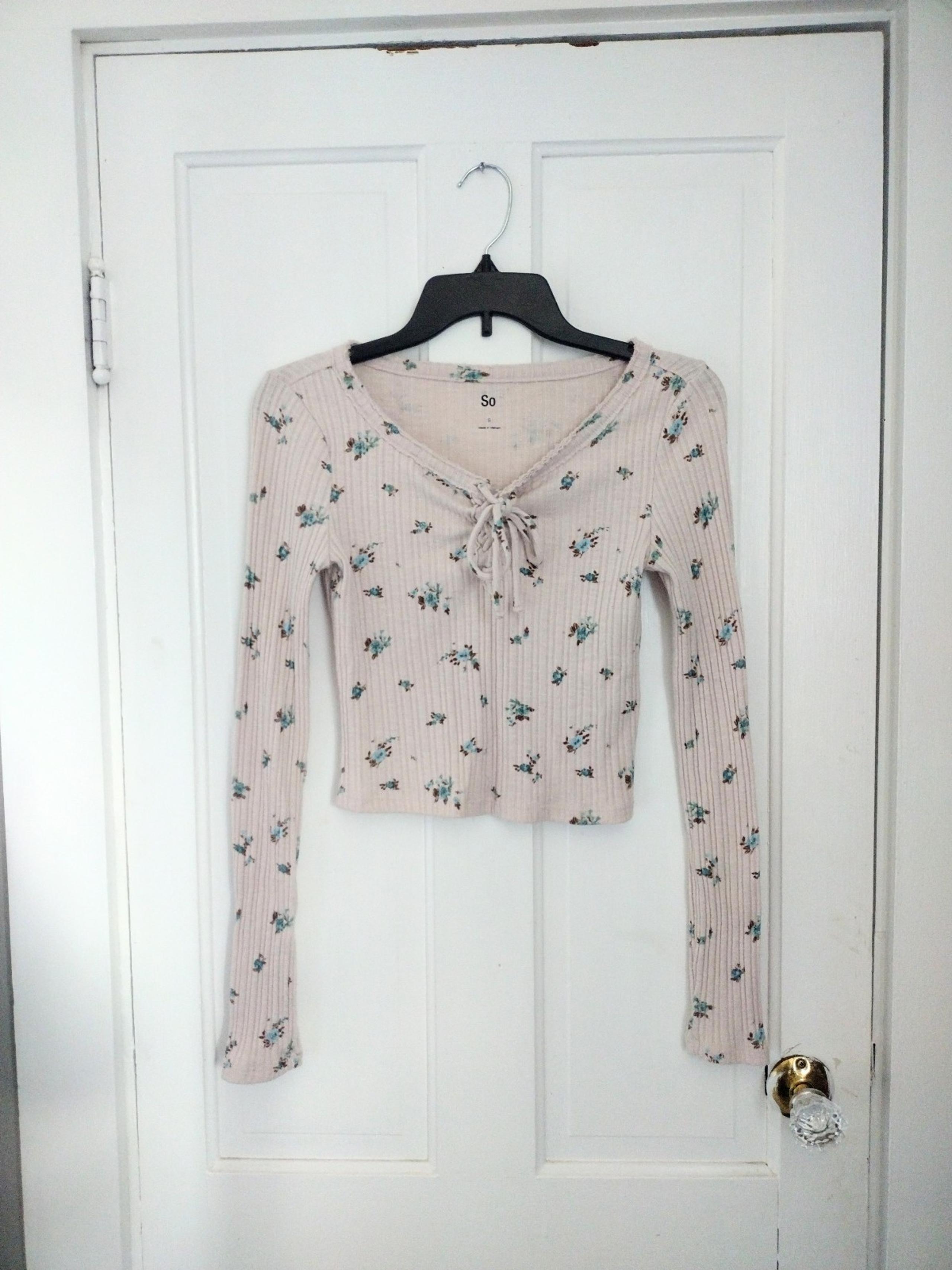 SO Juniors Long Sleeve Floral Crop Top