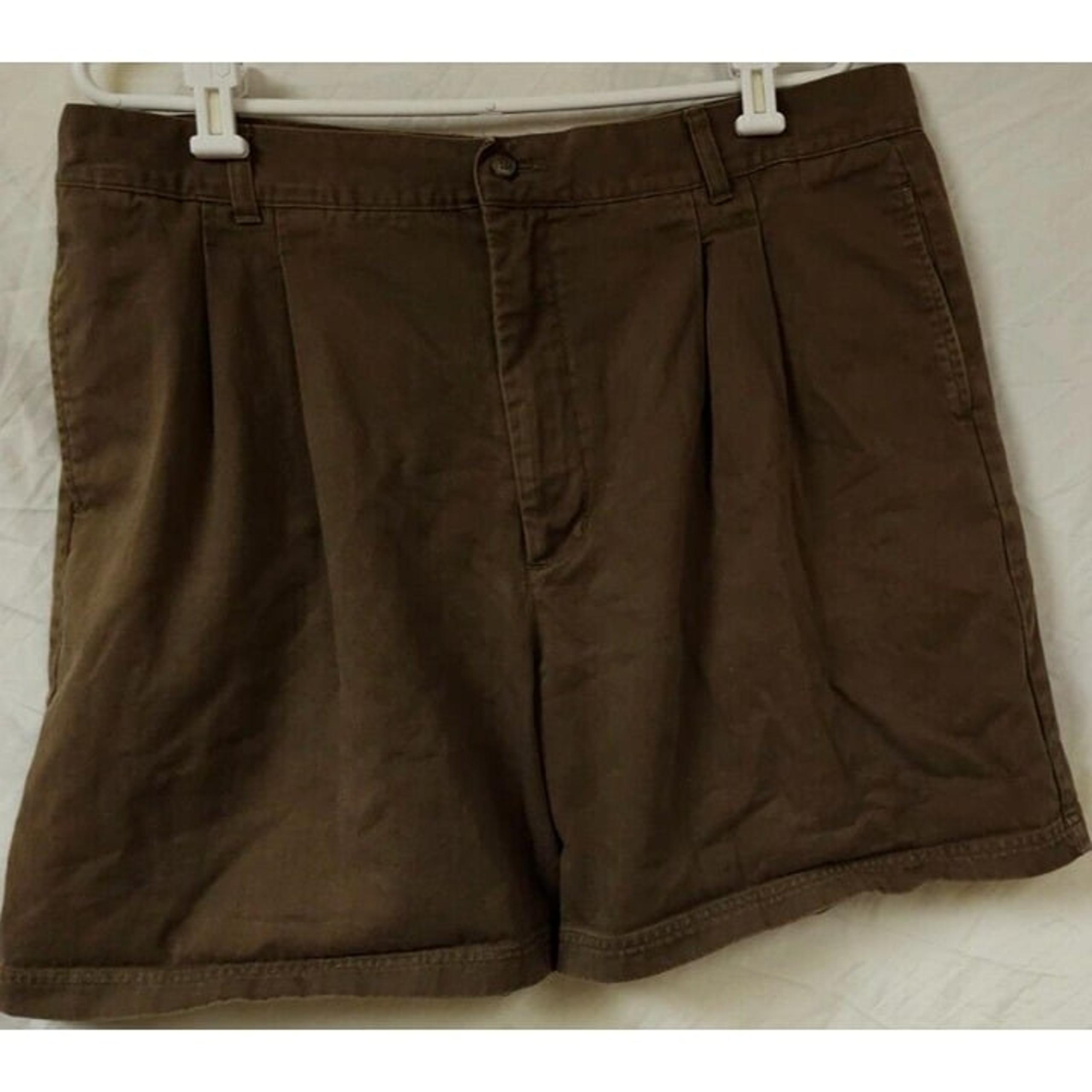 Eddie Bauer Mens 38 Dark Olive Green Pleated Front Casual Chino Shorts 7" inseam