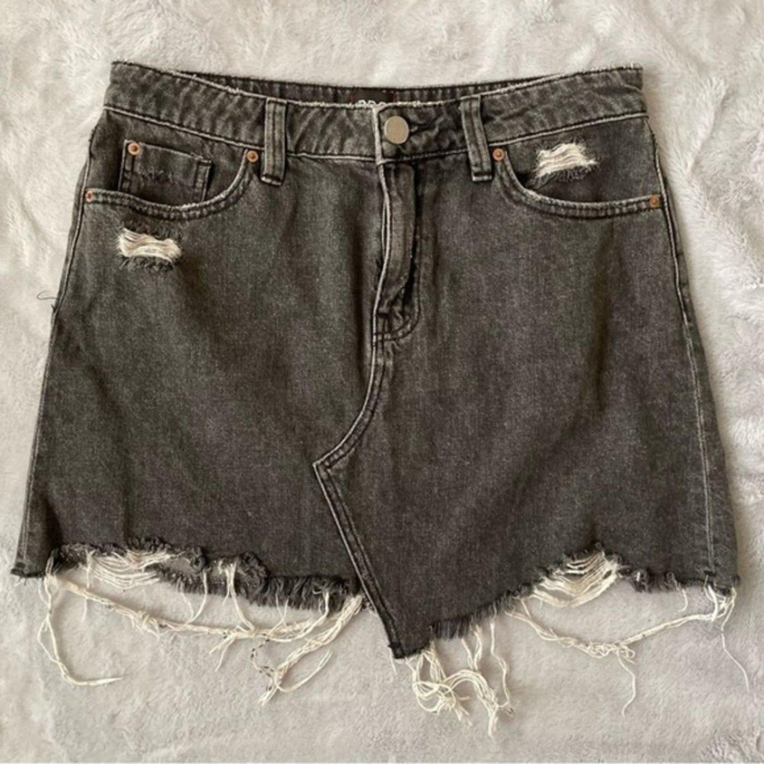 URBAN Outfitters BDG Gray Distressed Denim Mini Skirt Medium