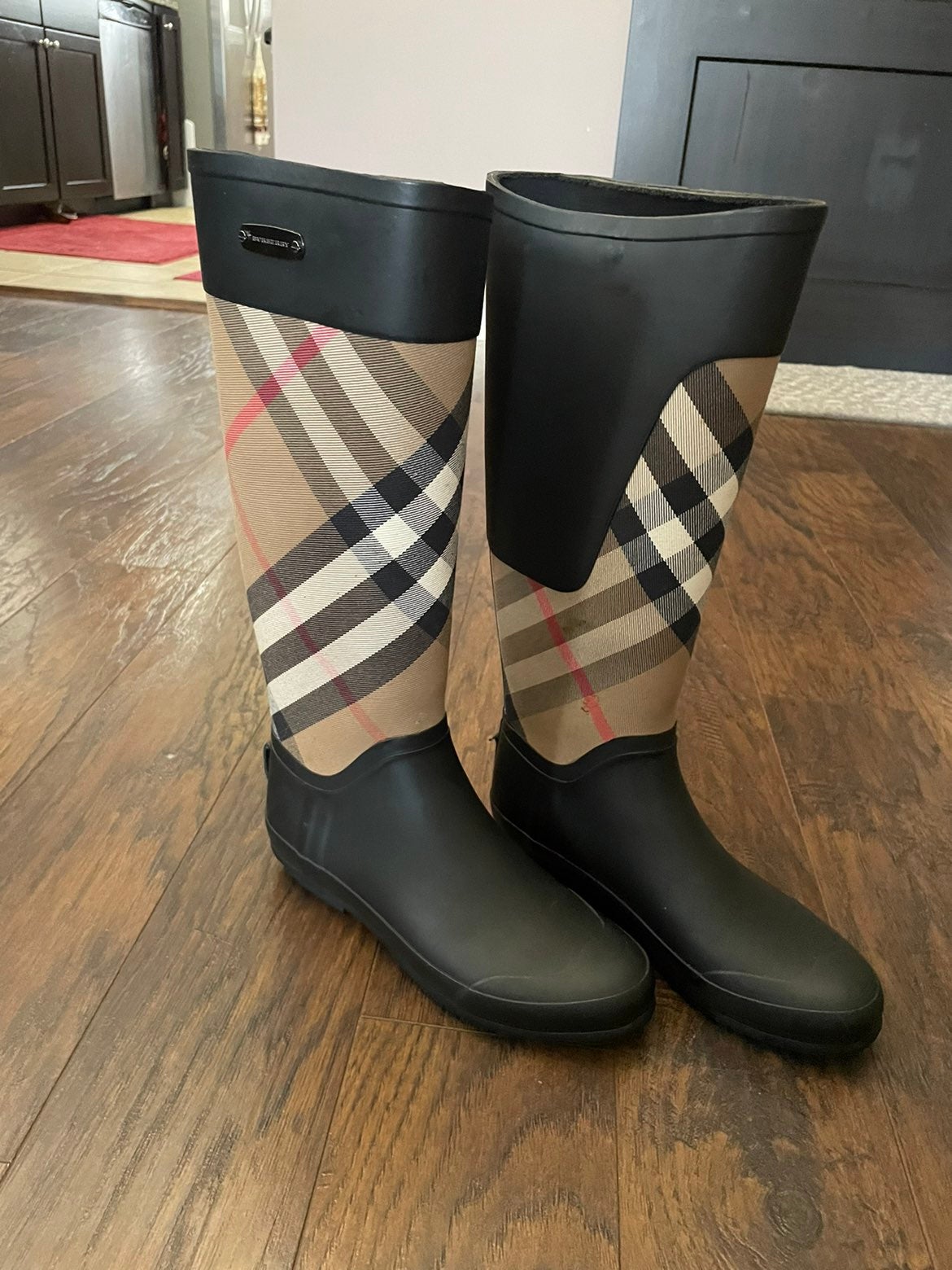 Burberry rain hotsell boots size 37