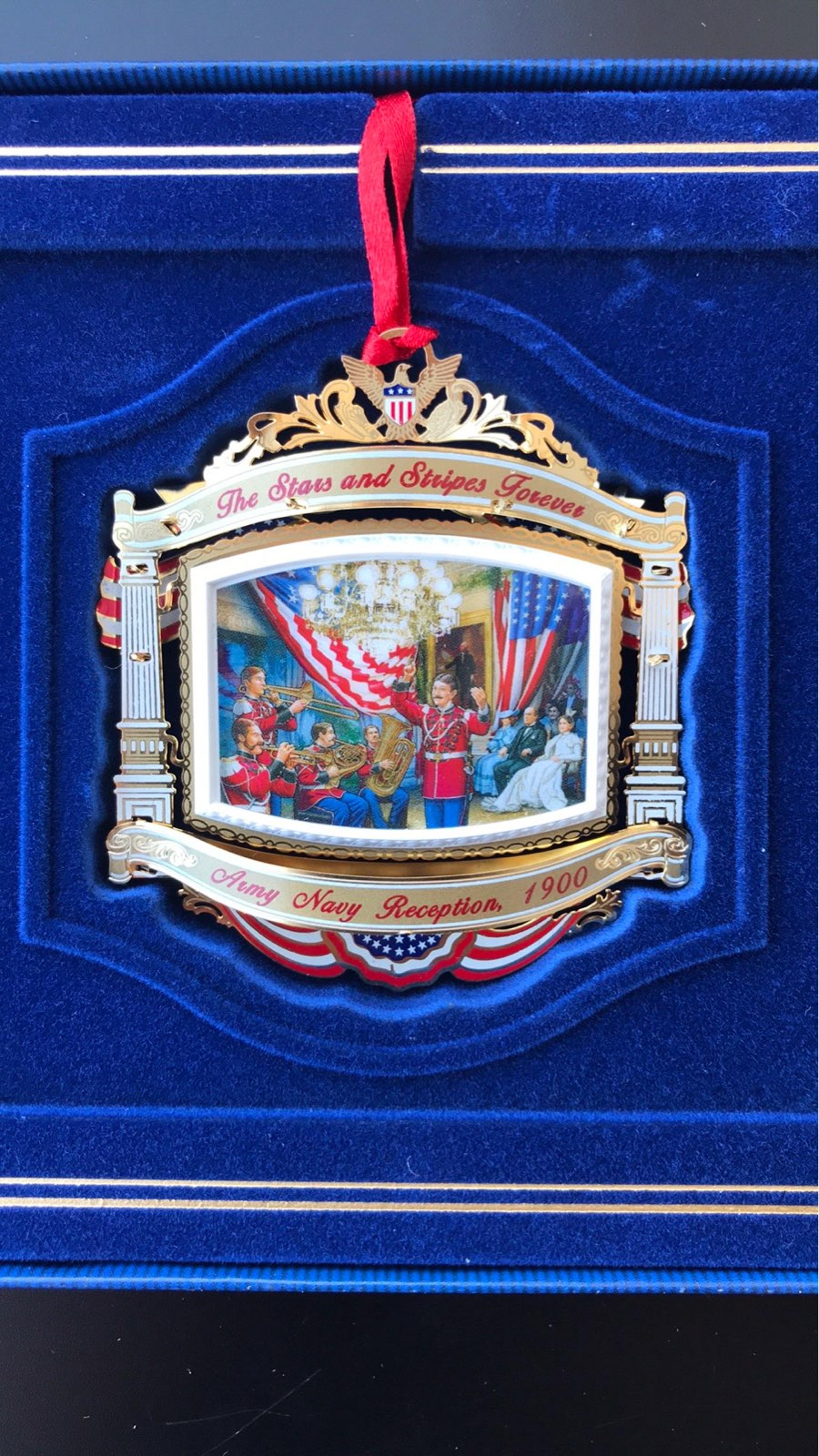 COLLECTIBLE 2010 White House Historical Association Christmas ornament, Music