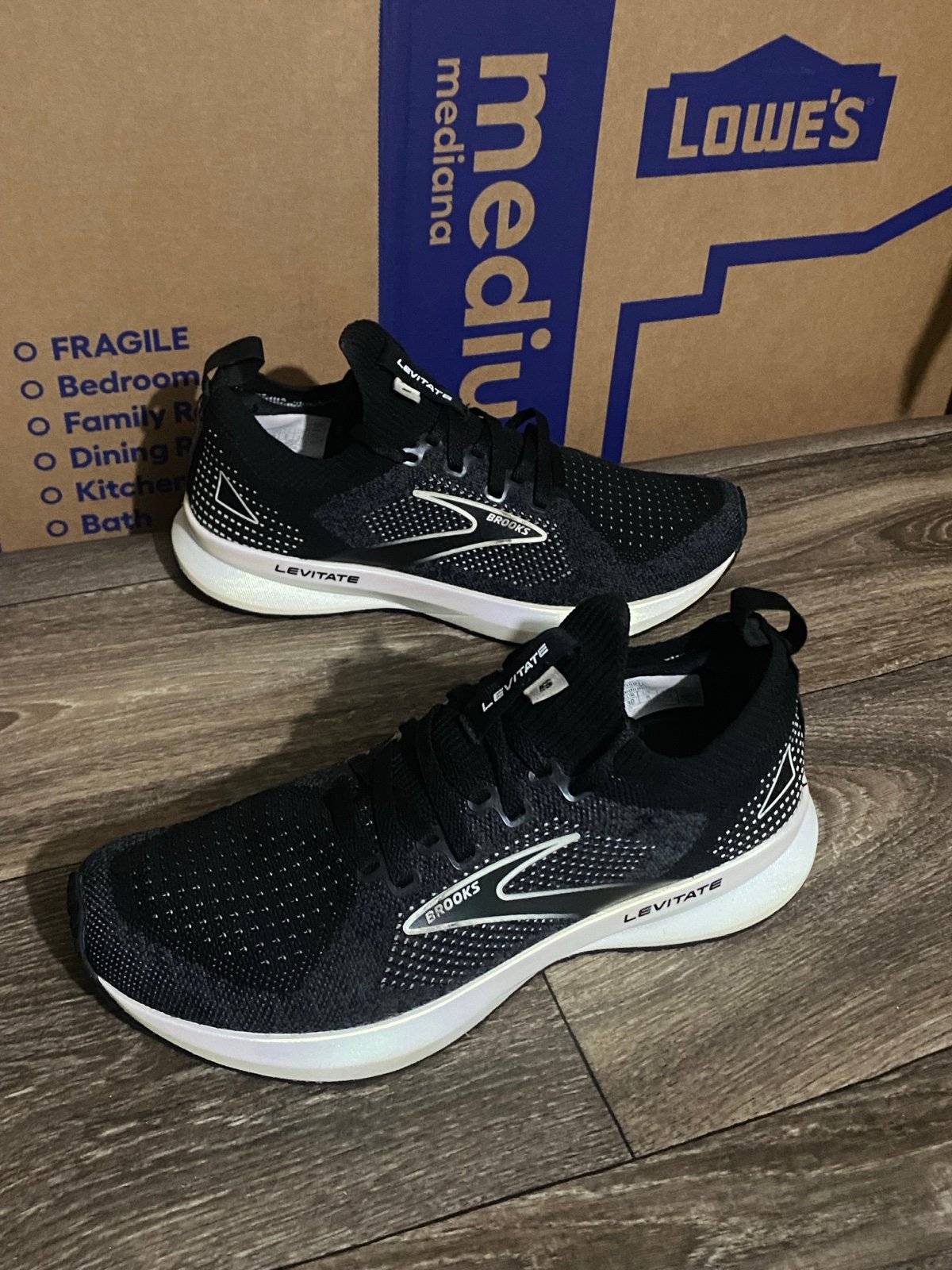 Brooks Levitate 5 Running Sneakers Training Athletic Black/white size 7 women