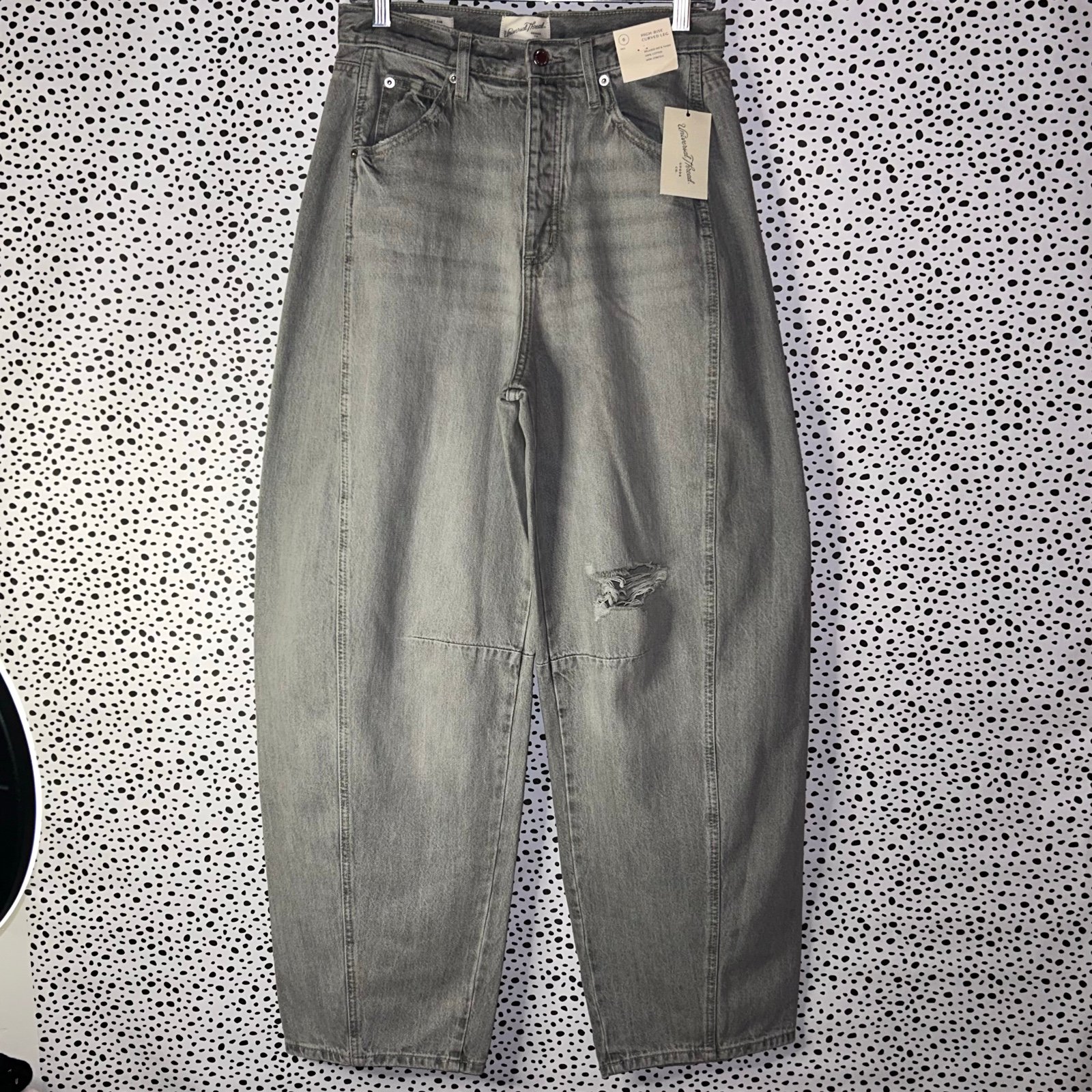 Women’s grey high rise curved leg jeans size 6 NWT