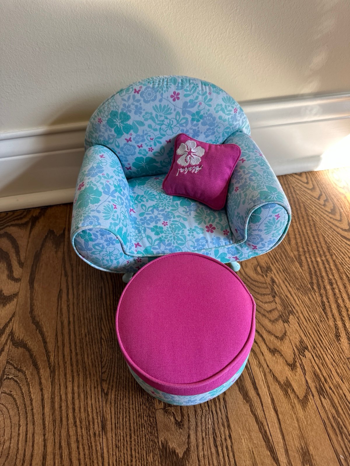 American Girl Kanani’s Lounge Chair Set