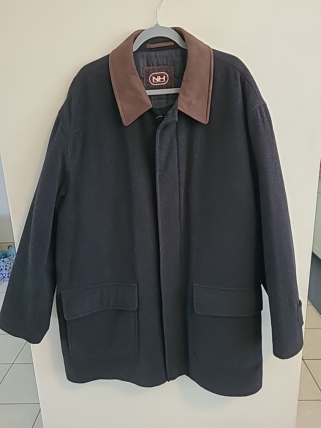 Beautiful Newport Harbor Men's Black Wool Coat Brown Leather Collar Lined 2xl?