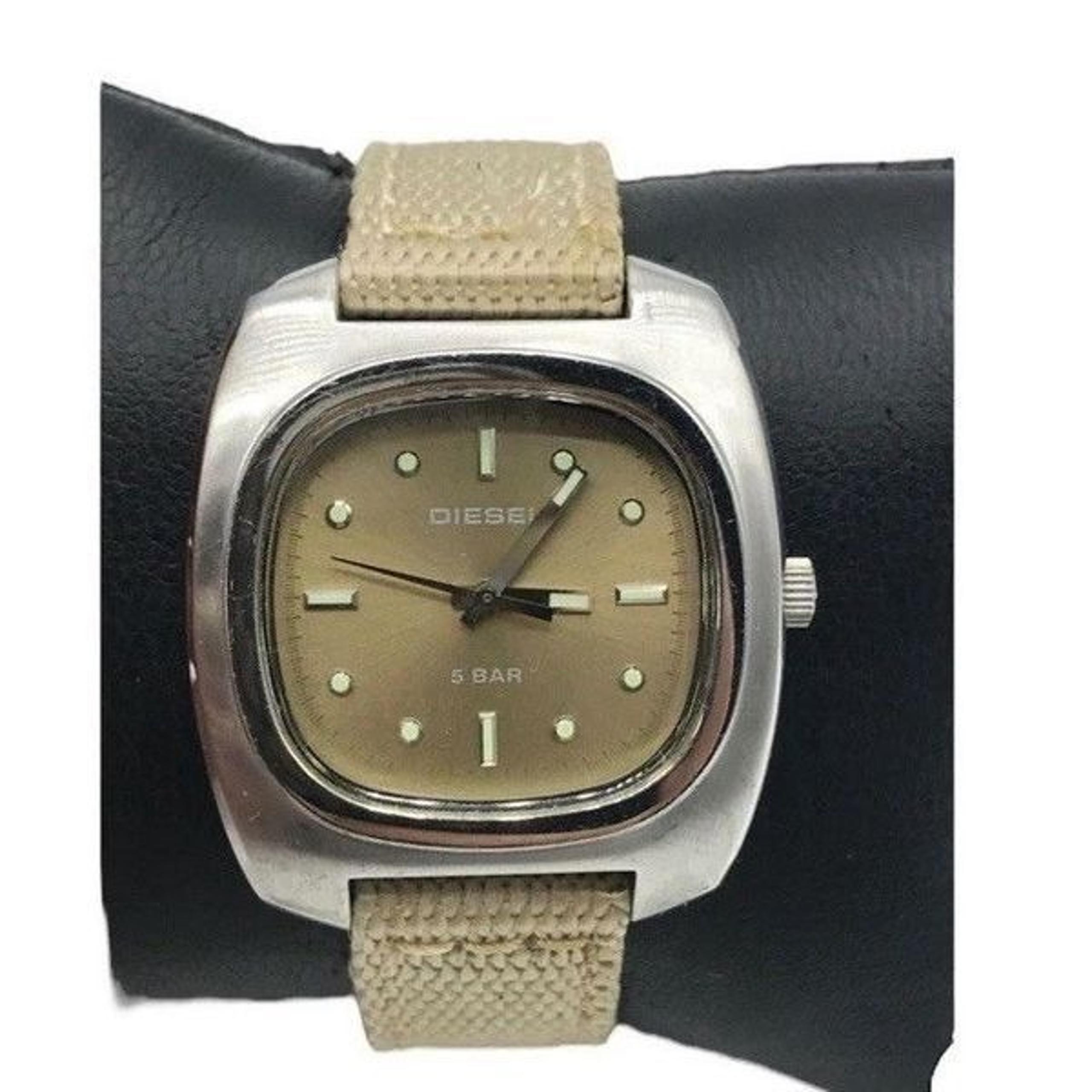 Diesel 5 BAR DZ-2032 Wrist Watch Vintage Water Resistant Stainless Needs Battery