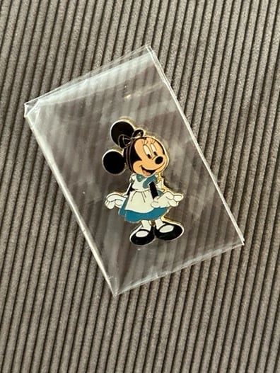 Disney Minnie Mouse Alice in Wonderland Tokyo Japan Pin