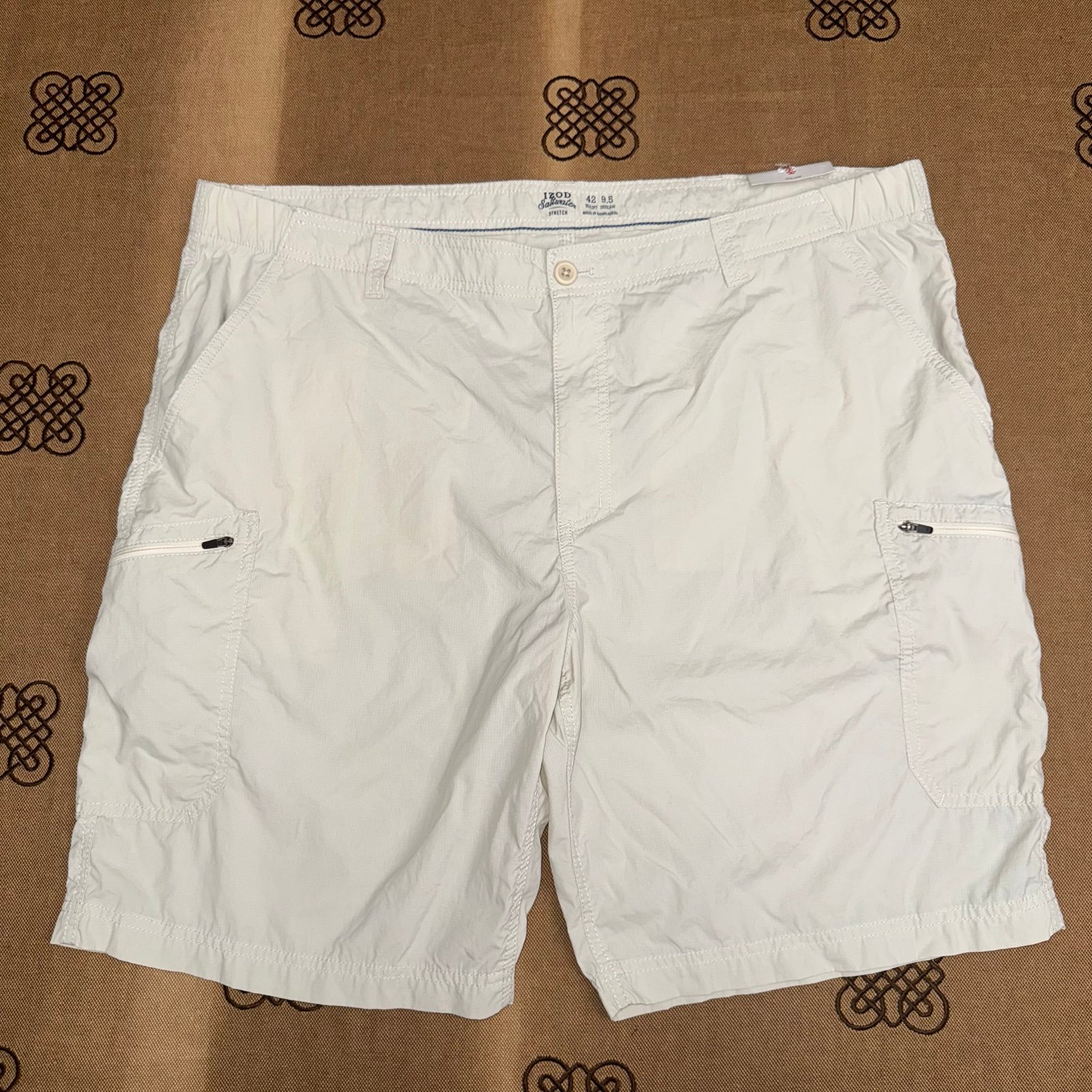 IZOD NWT! Saltwater Wicking Stretch Cargo Shorts In Cream Size 42