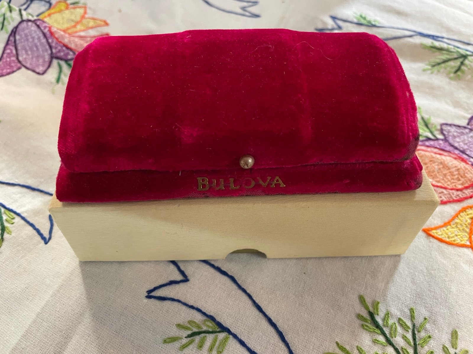 1942 Antique velvet bulova box 5th avenue New York